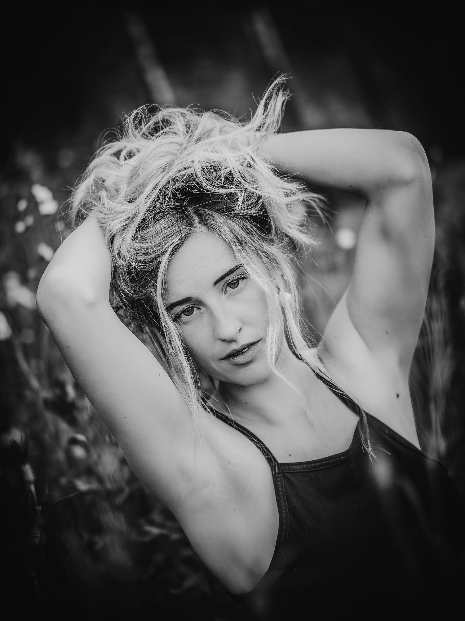 Nahes Personality Portrait einer jungen Frau in der Natur, fotografiert von Fotografin Christina Förster, Fotograf Bochum, NRW