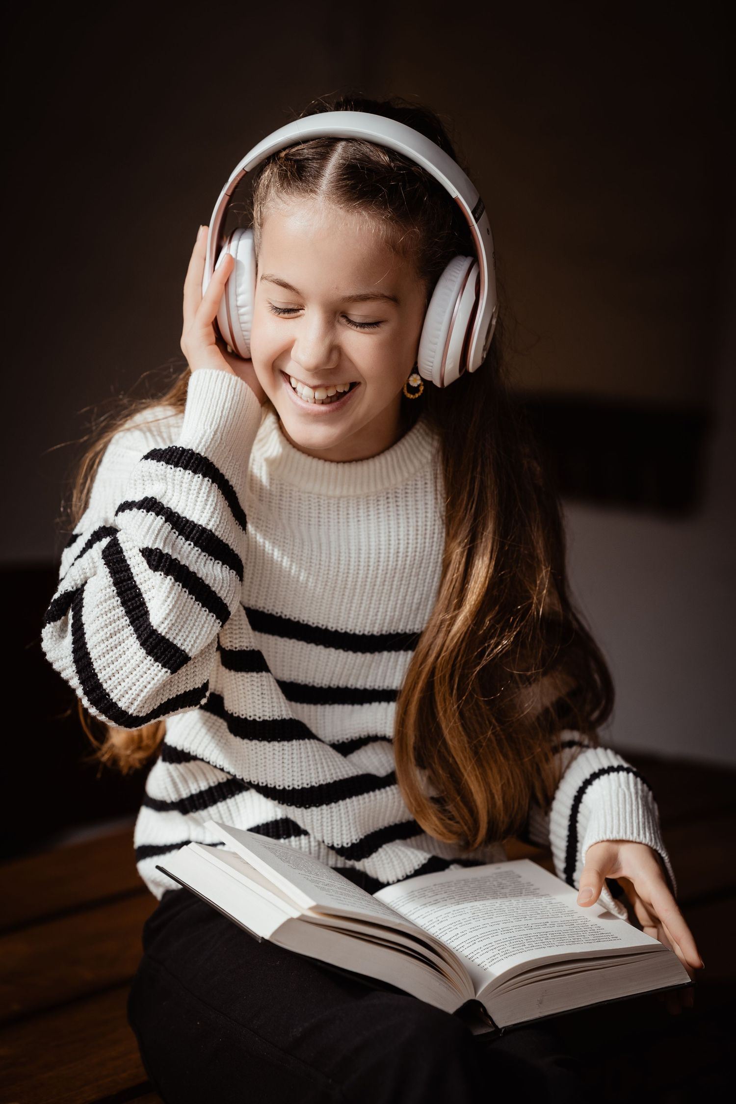 Teenager Mädchen mit Kopfhörern, fotografiert von Fotografin Christina Förster, Fotograf Bochum, Witten, Hattingen, NRW