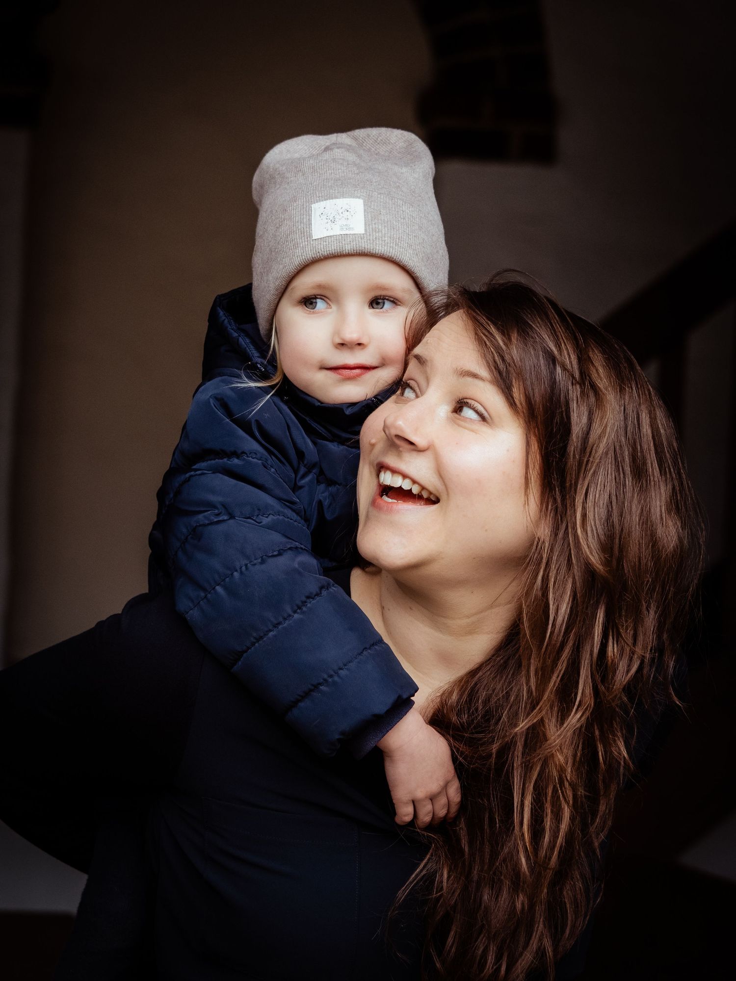 Lebendige Familienfotos in der Natur, modern und ungestellt, fotografiert in Bochum von Christina Förster Fotografie