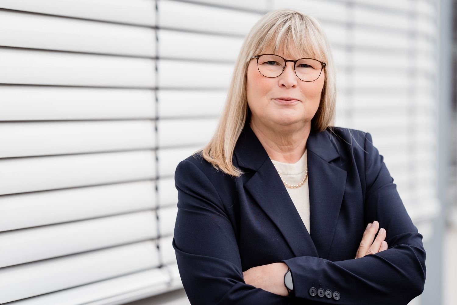 Business Portrait einer Frau bei der Arbeit, fotografiert von Fotografin Christina Förster, Fotograf Bochum, Witten, Ruhrgebiet