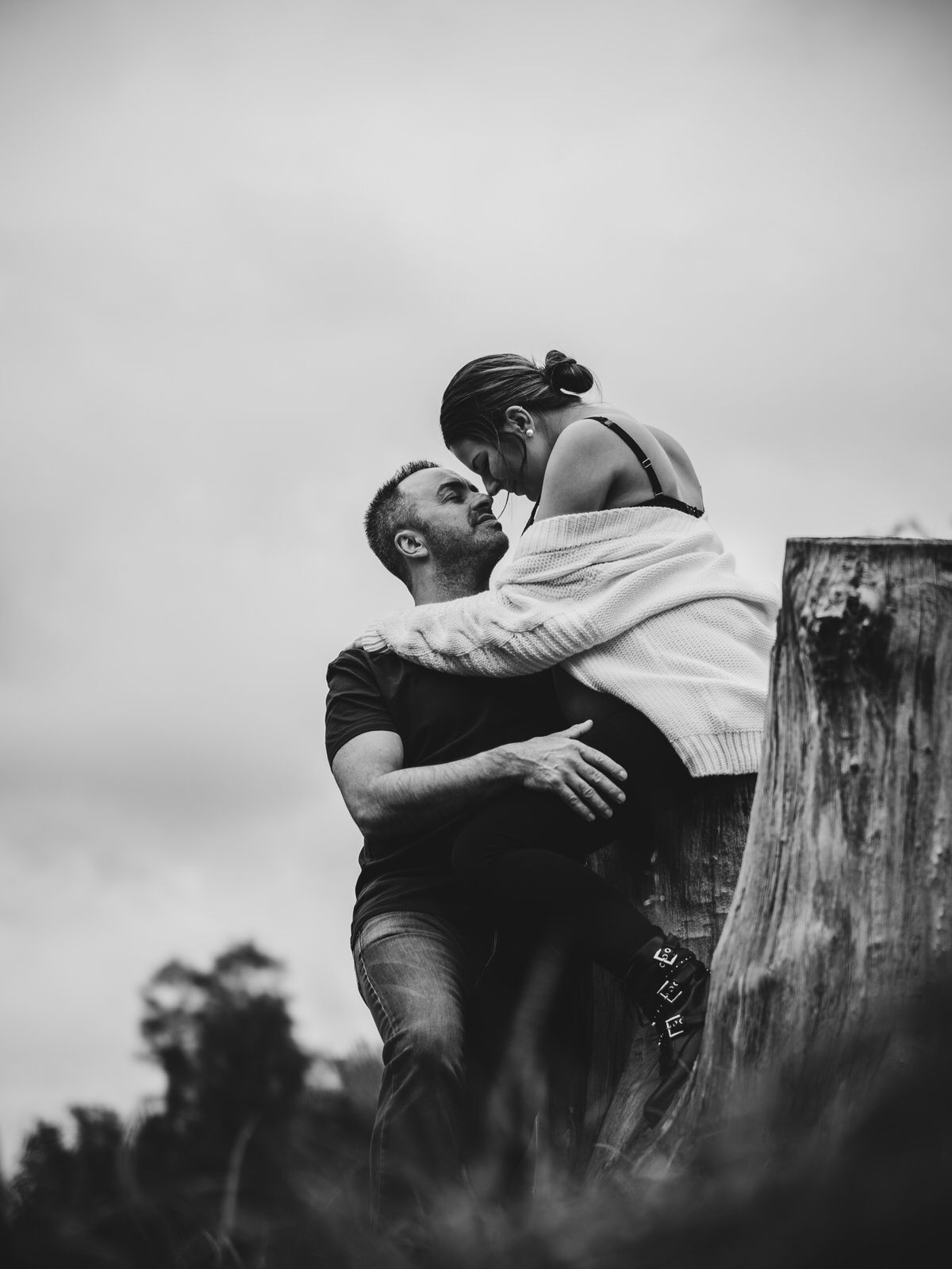 Babybauchfoto in der Natur, fotografiert von Fotografin Christina Förster, Fotograf Bochum, Witten, Dortmund, Ruhrgebiet, NRW