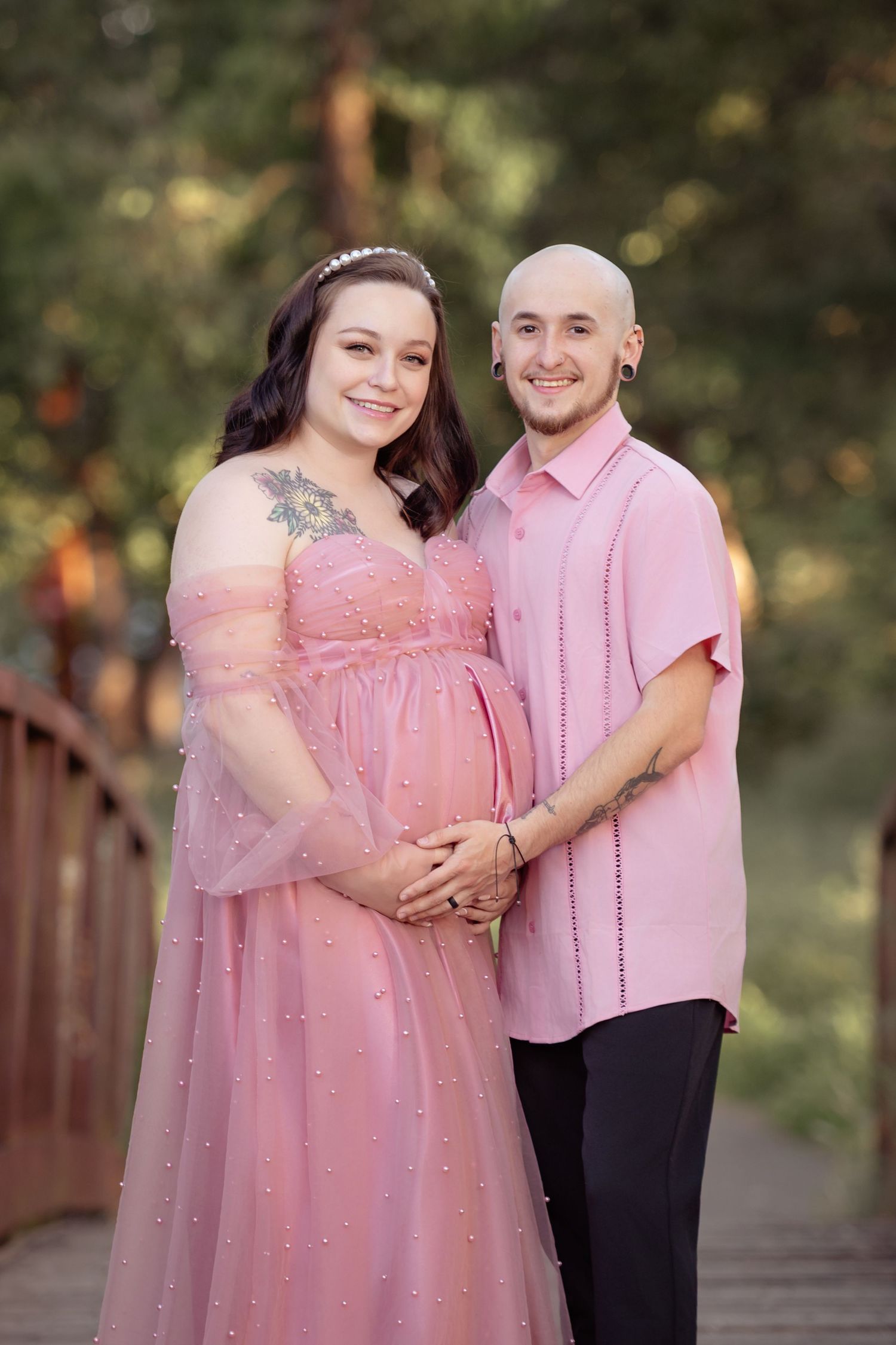 Alisha's maternity photo with her husband