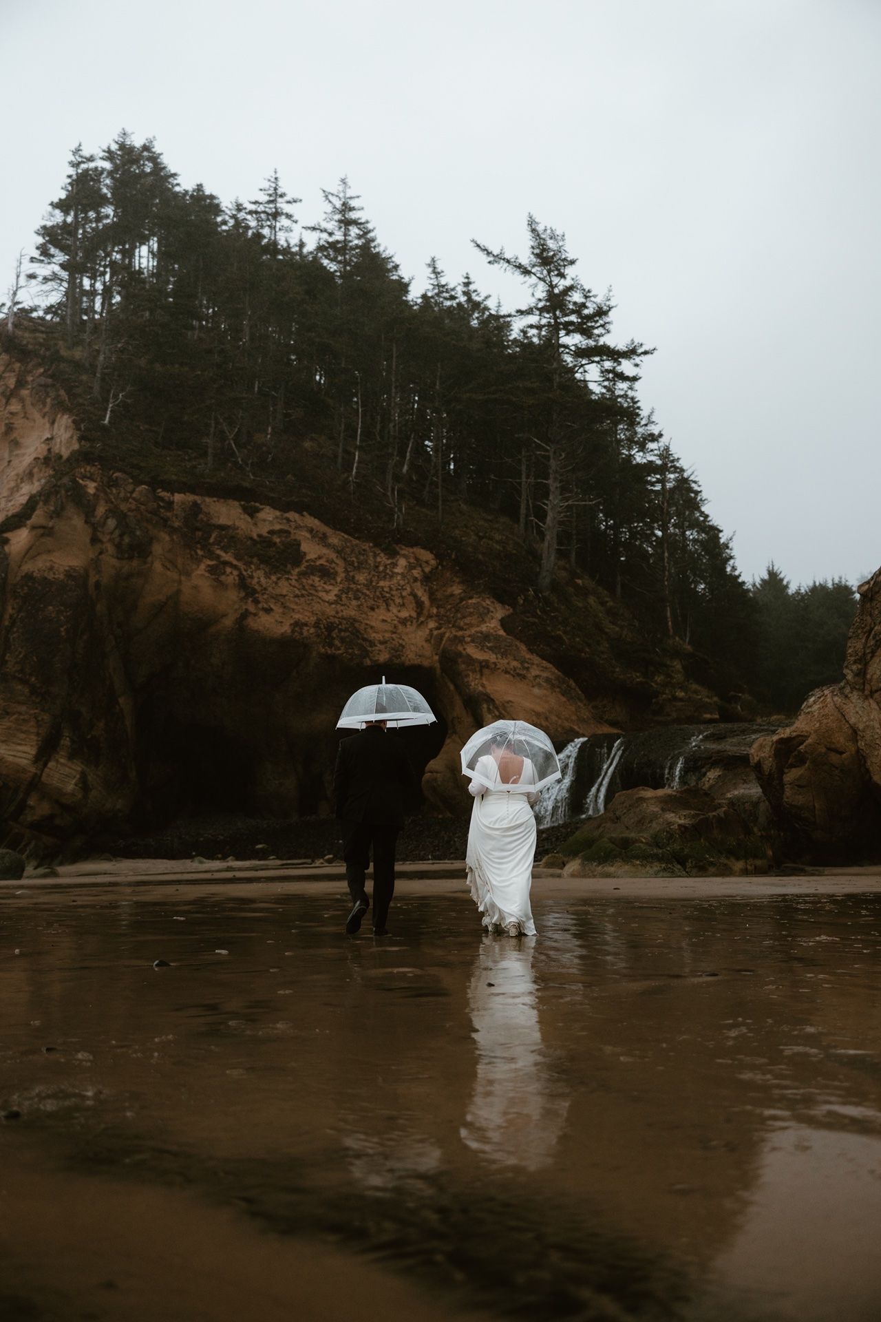 Timeless Minnesota wedding photographer capturing both elopements and weddings