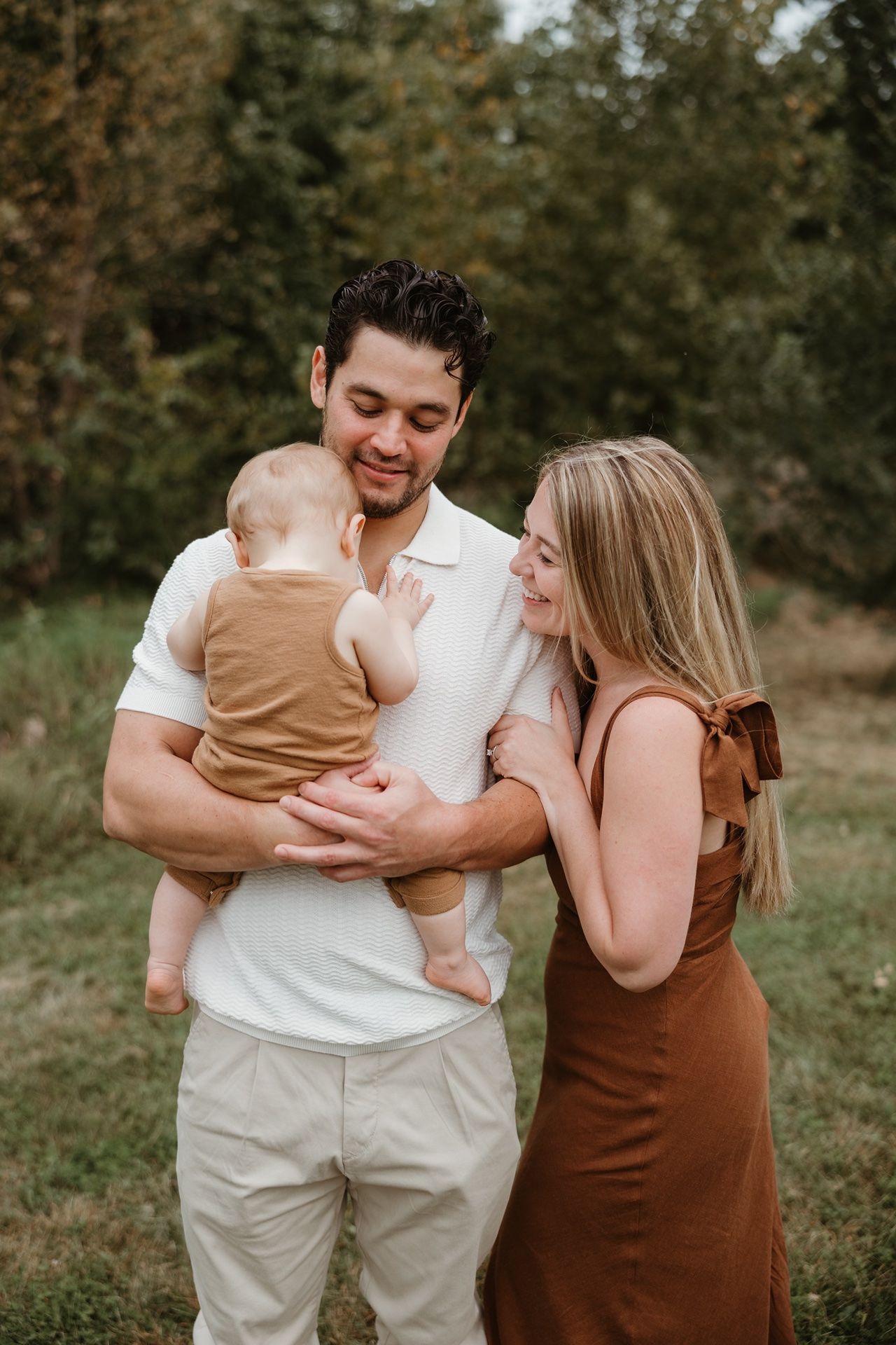 lifestyle photographer in Minneapolis documenting authentic interactions between family members