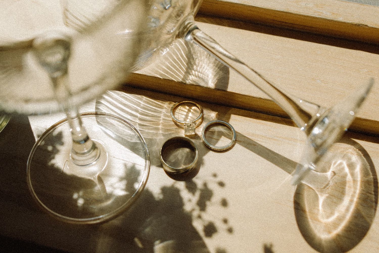Minneapolis wedding photographer capturing stunning detail photos in direct sunlight
