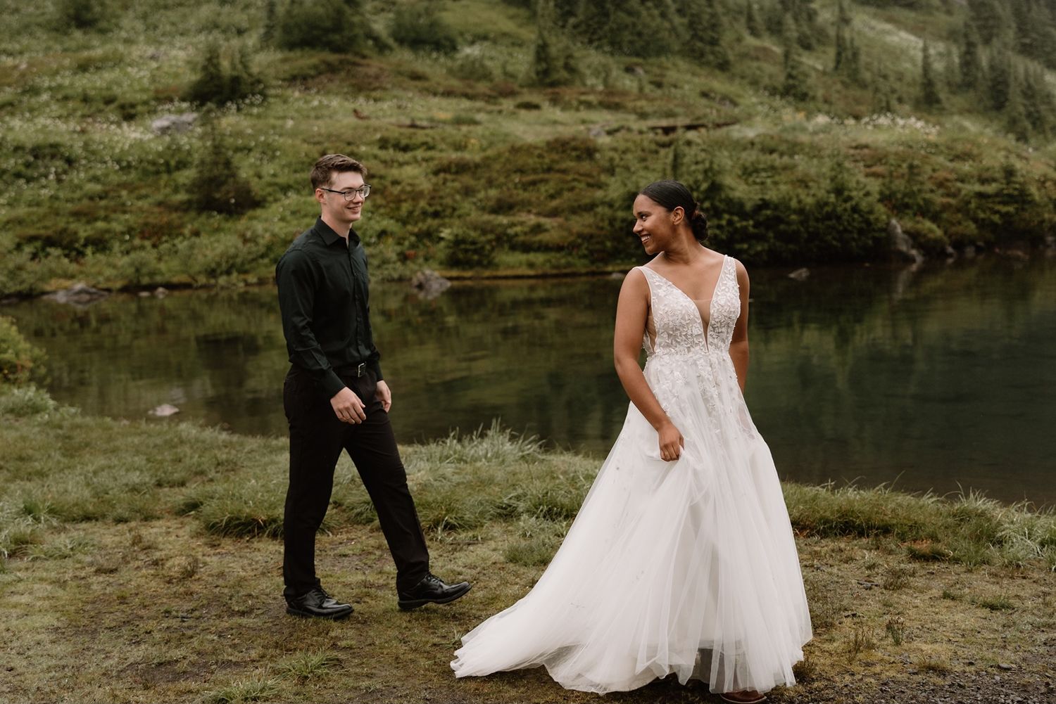 Cascasdes adventure elopement photographer captures couple running away together