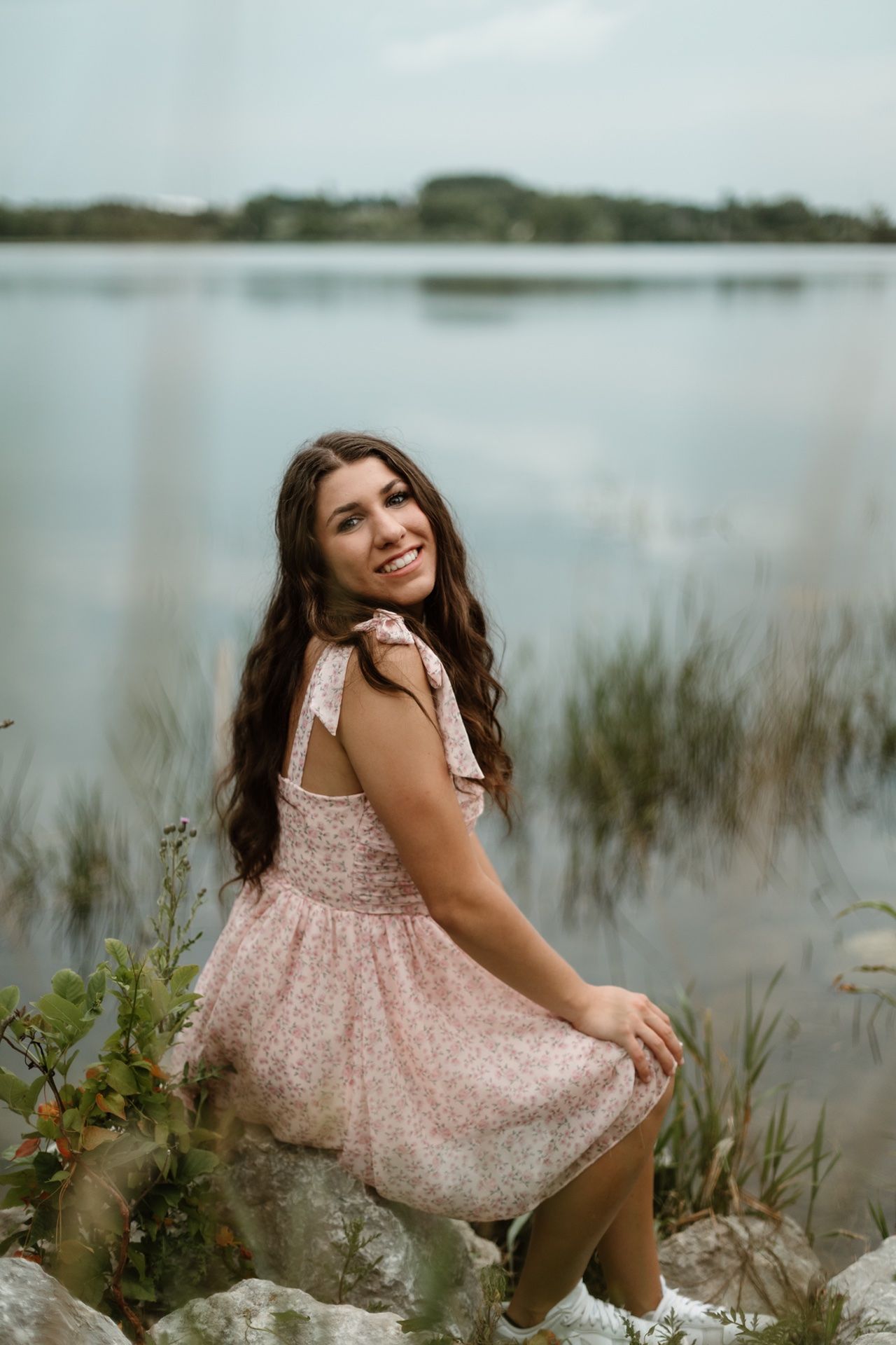 Minneapolis senior photographer capturing photos by a lake