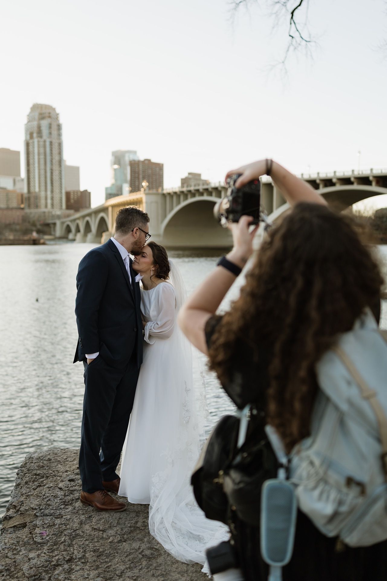 Minnesota wedding photographer capturing photos of the Minneapolis skyline on a wedding day.