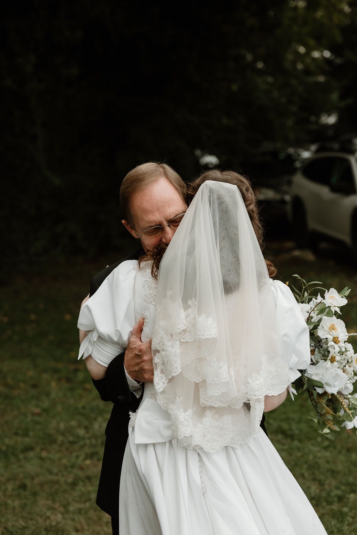 Minneapolis wedding photographer documenting emotional first look
