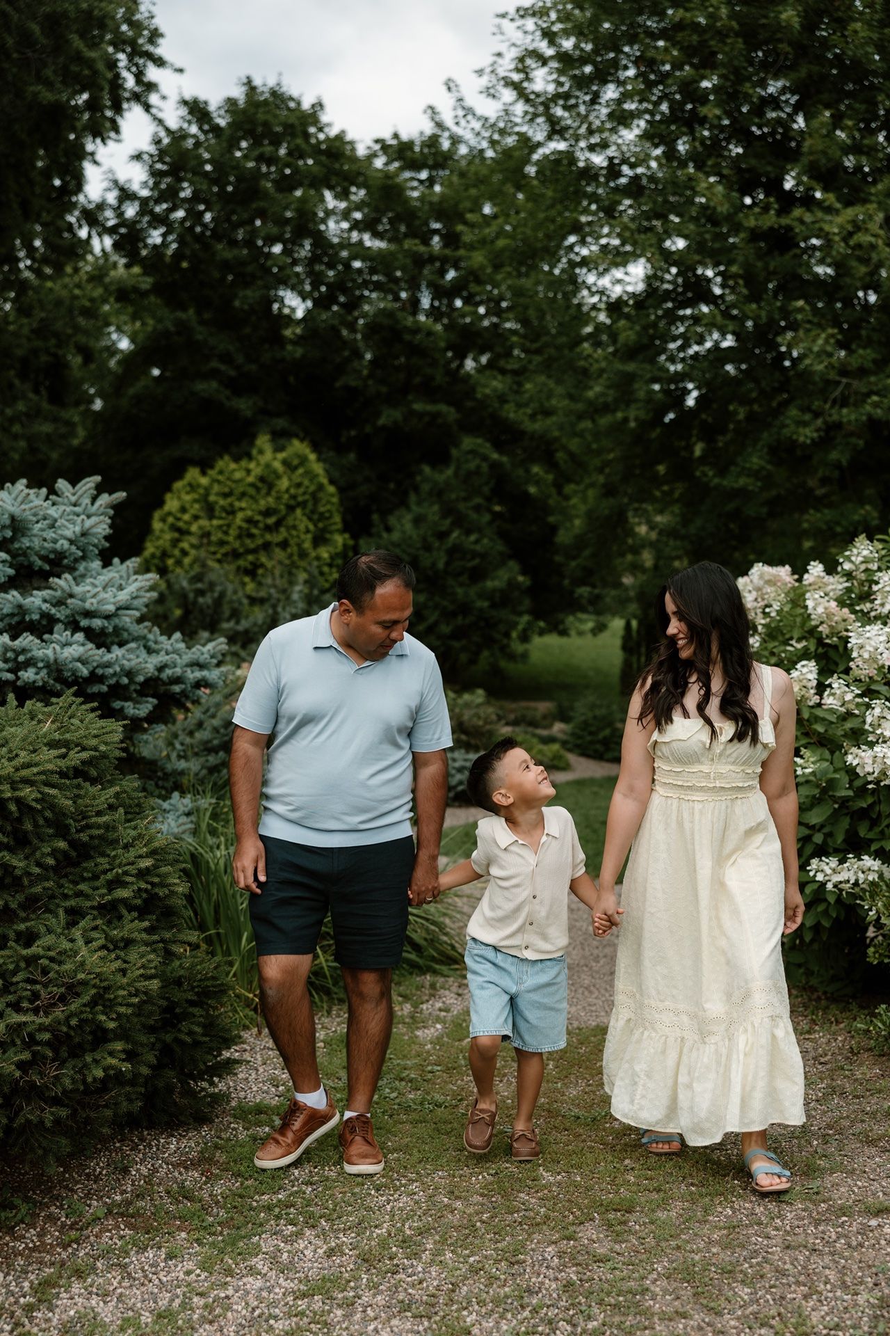 Minneapolis family photographer capturing candid family moments outdoors