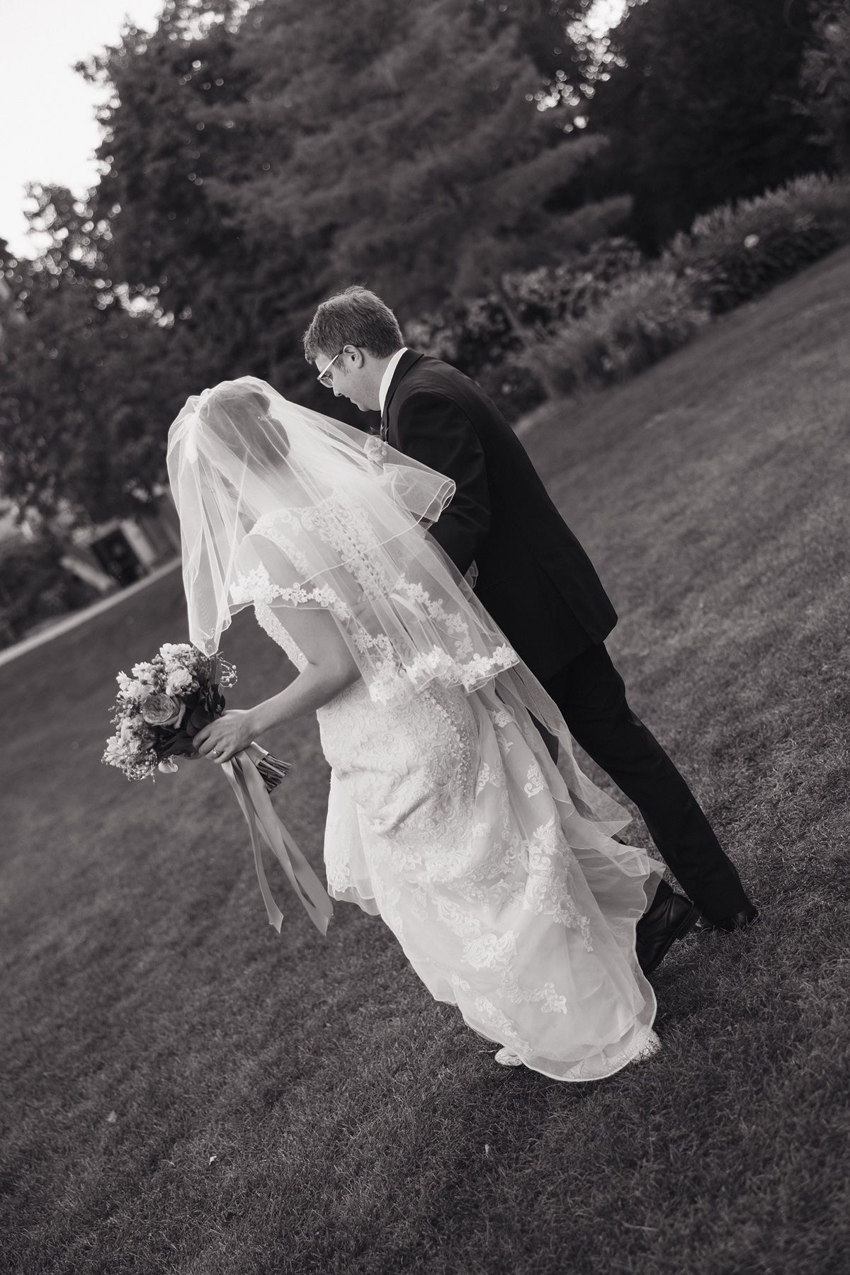 Minneapolis wedding photographer capturing authentic wedding day connection