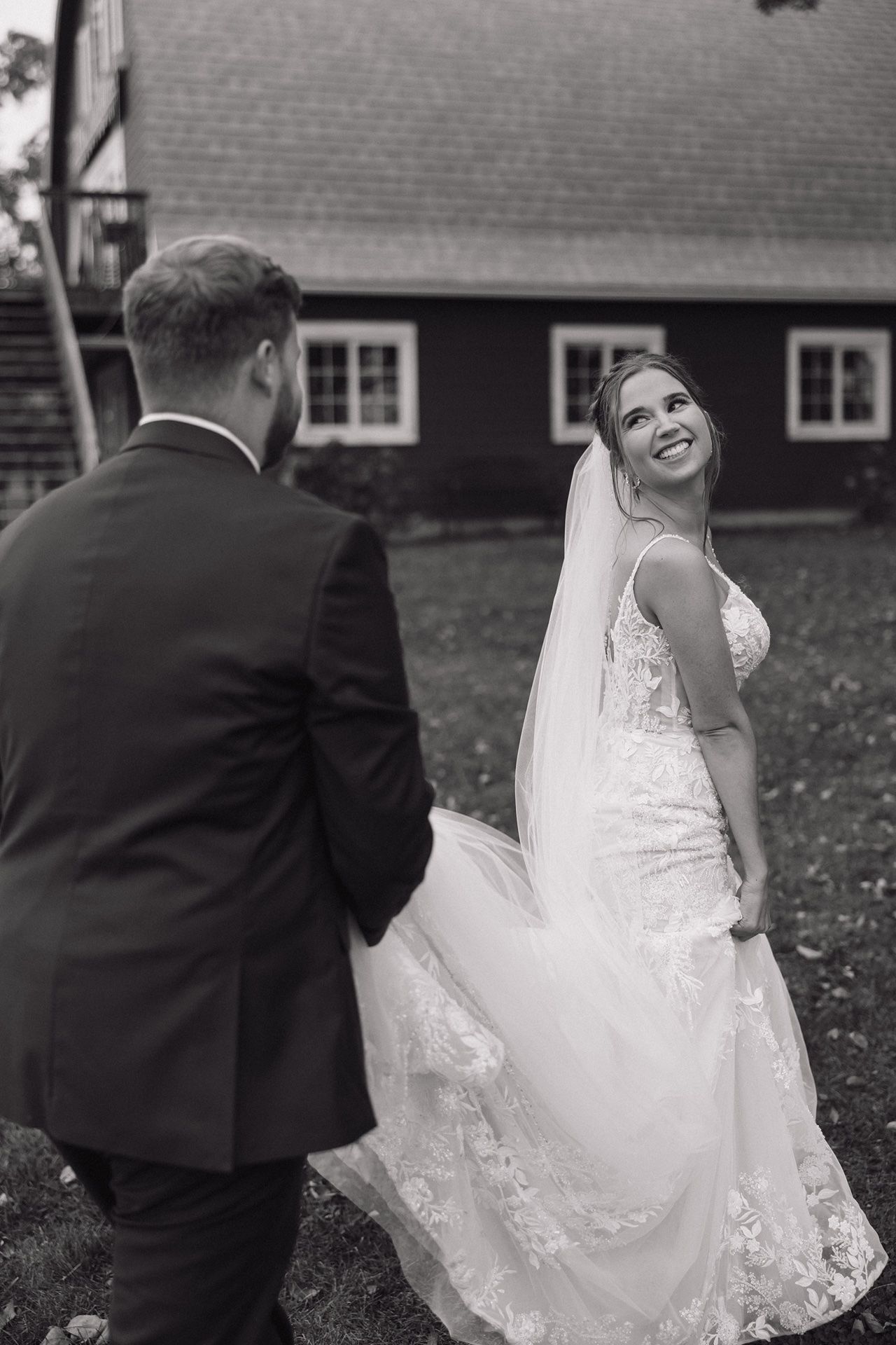 documentary style wedding photo in Minneapolis