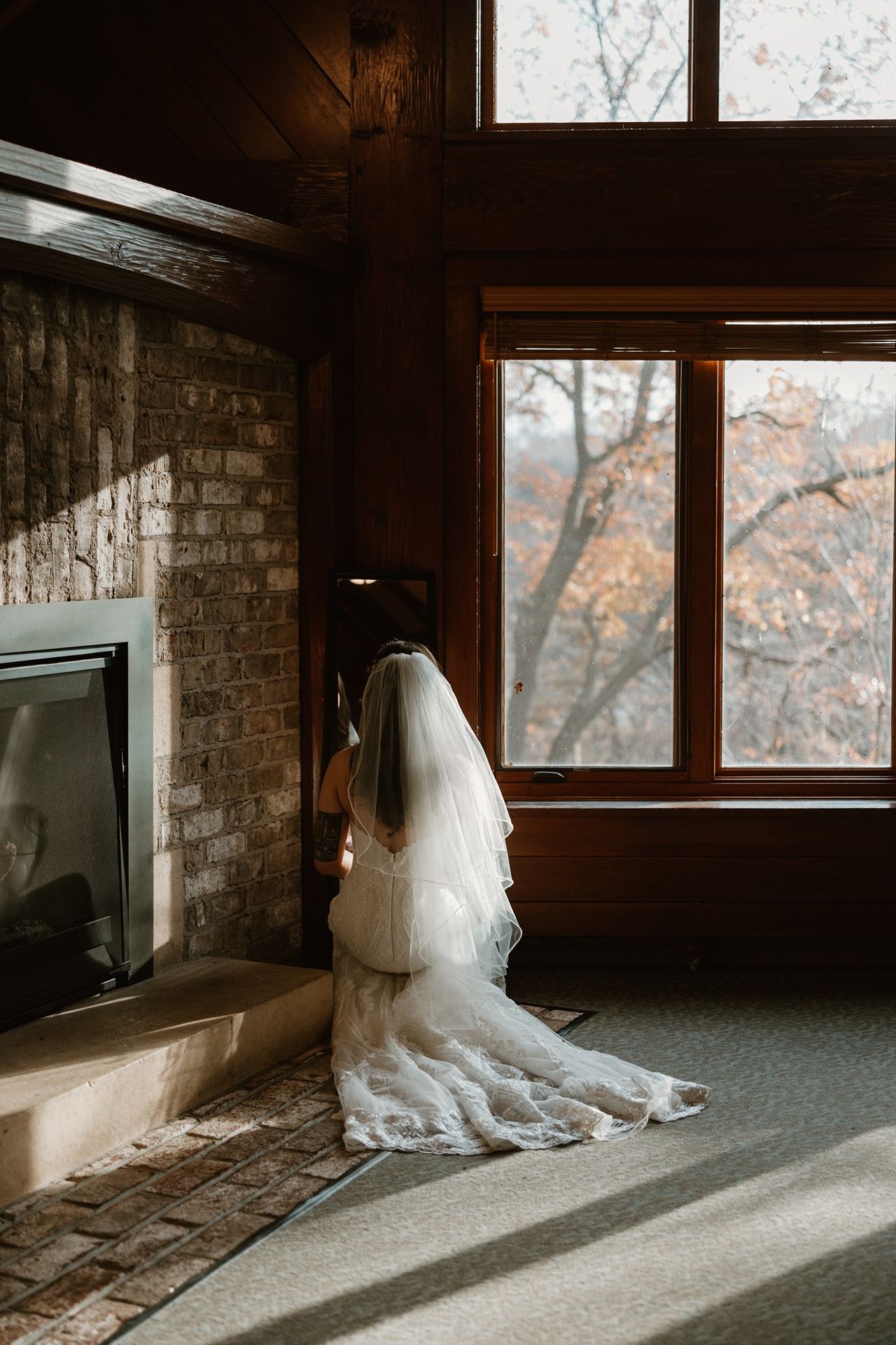 Minneapolis wedding photographer documenting bride getting ready