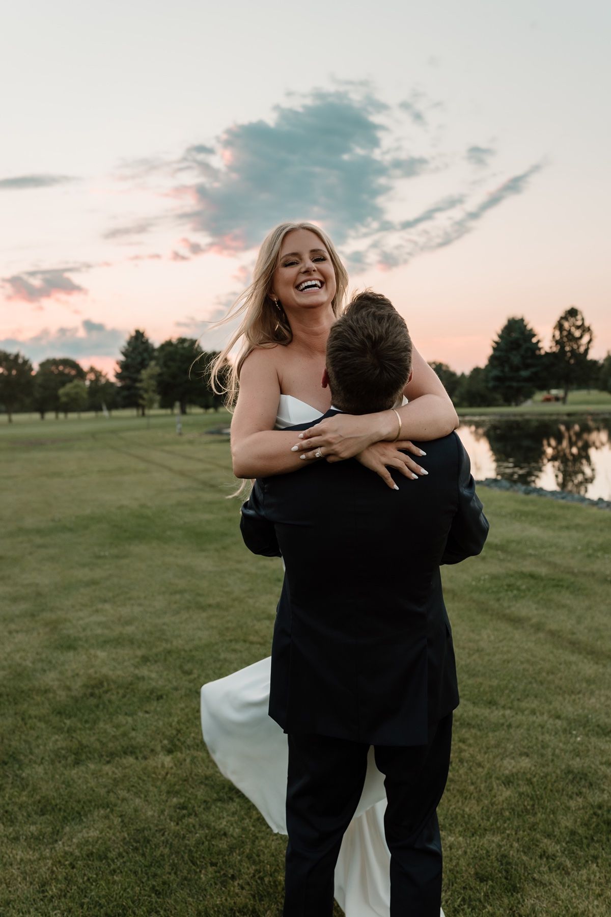 Minneapolis wedding photographer capturing romantic sunset portraits