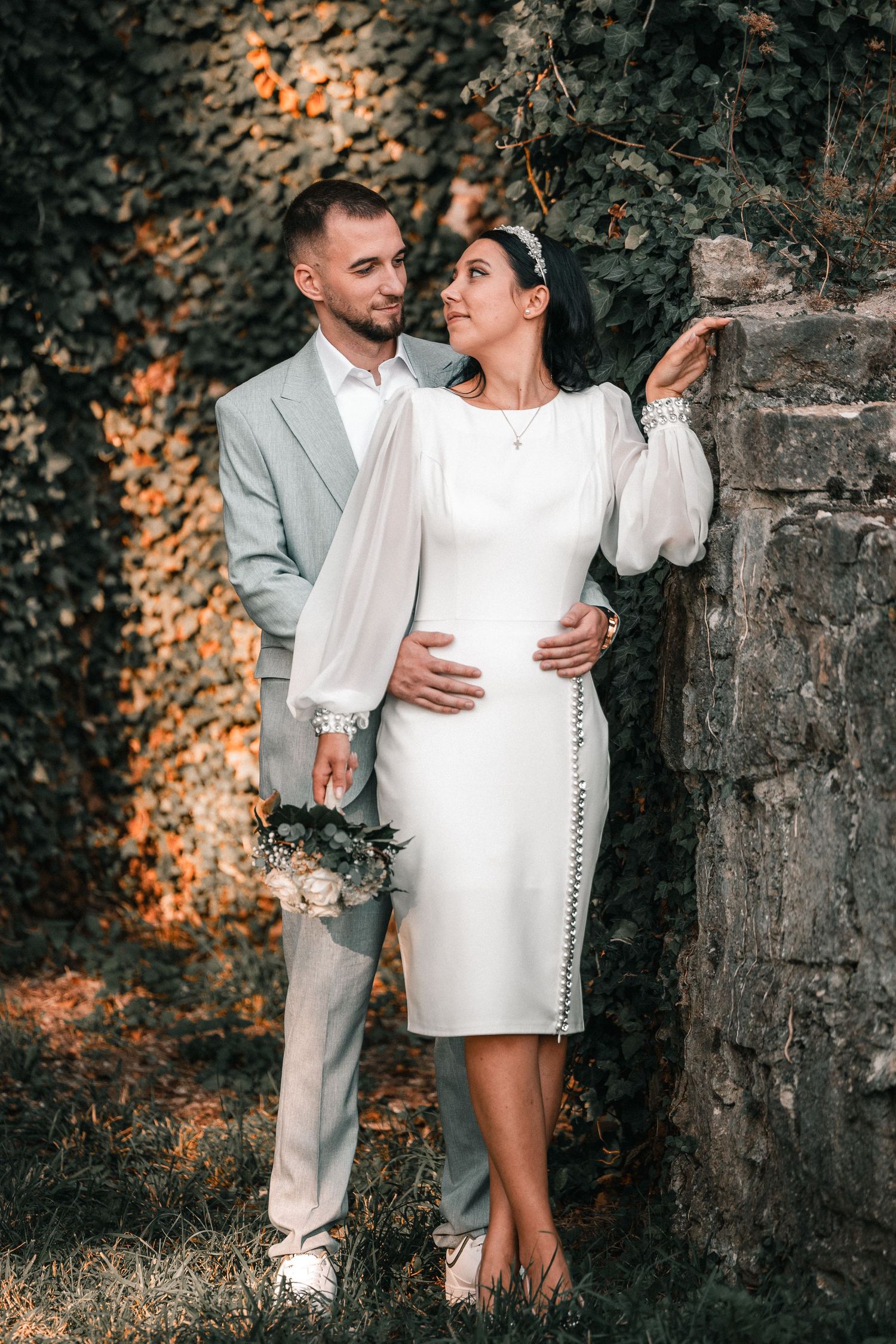 Elegante Hochzeitsfotografie in Stuttgart mit natürlichem Licht und emotionalen Momenten.
