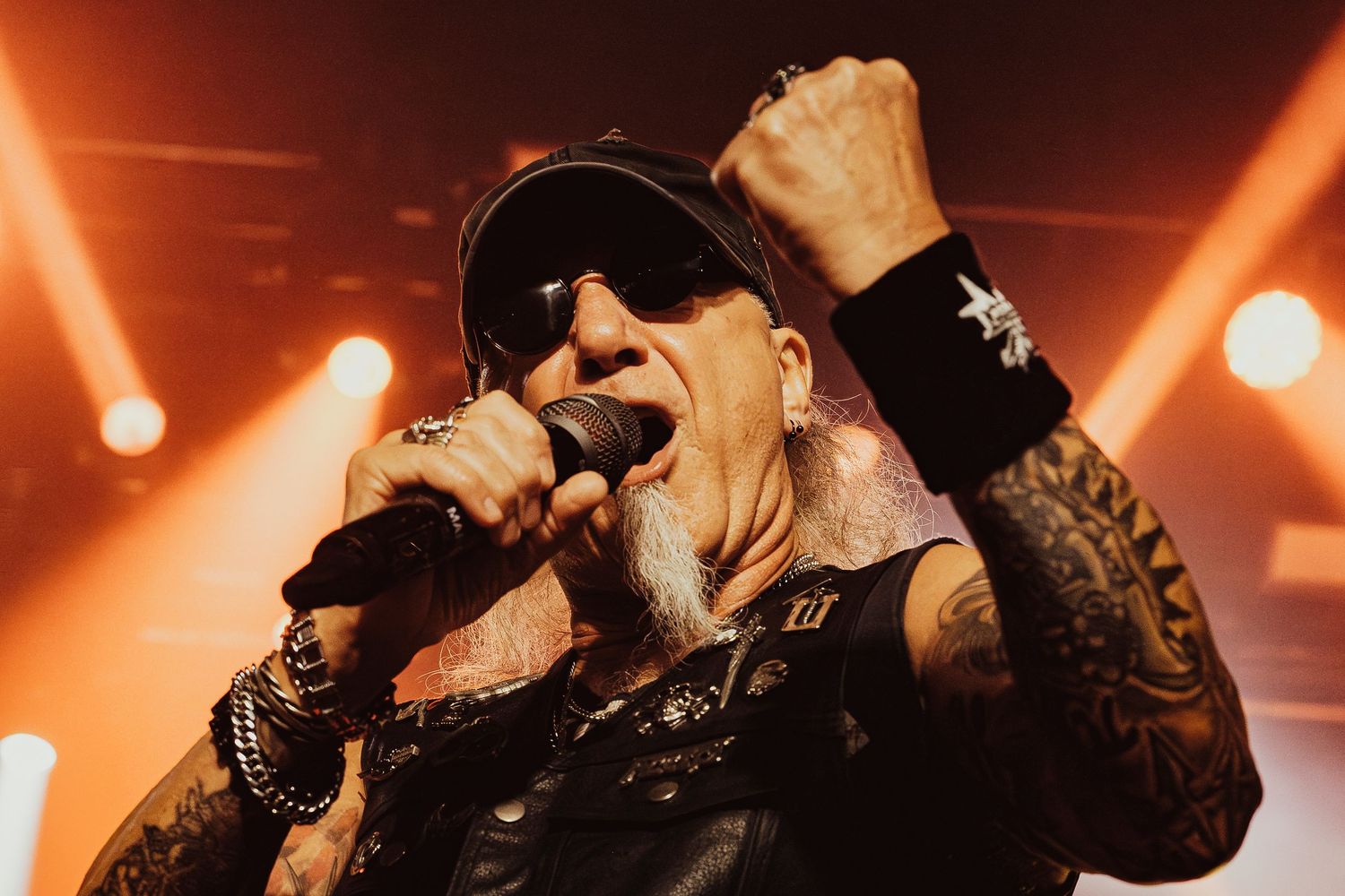 Only Metal Photos - Adeppt