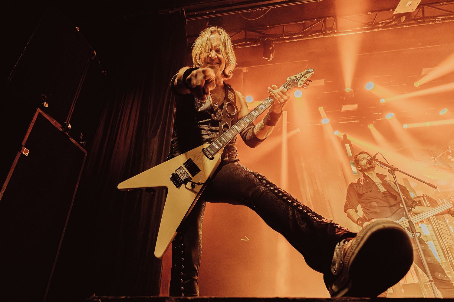 Only Metal Photos - Adeppt