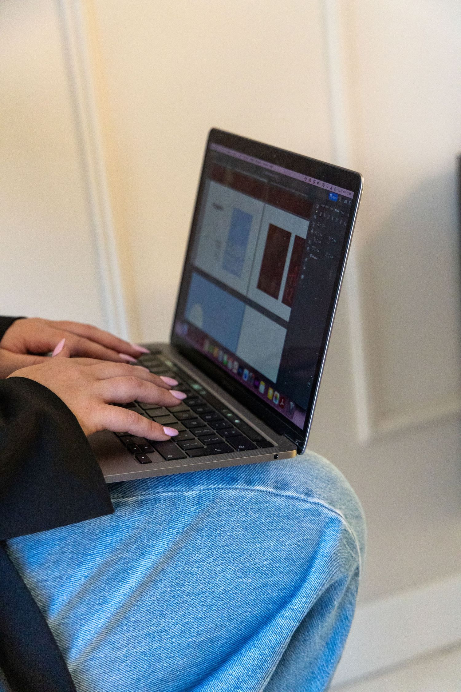 Person using a MacBook laptop with Adobe software open, wearing jeans and typing with manicured nails.
Emma - Reefolution - Brandingshoot