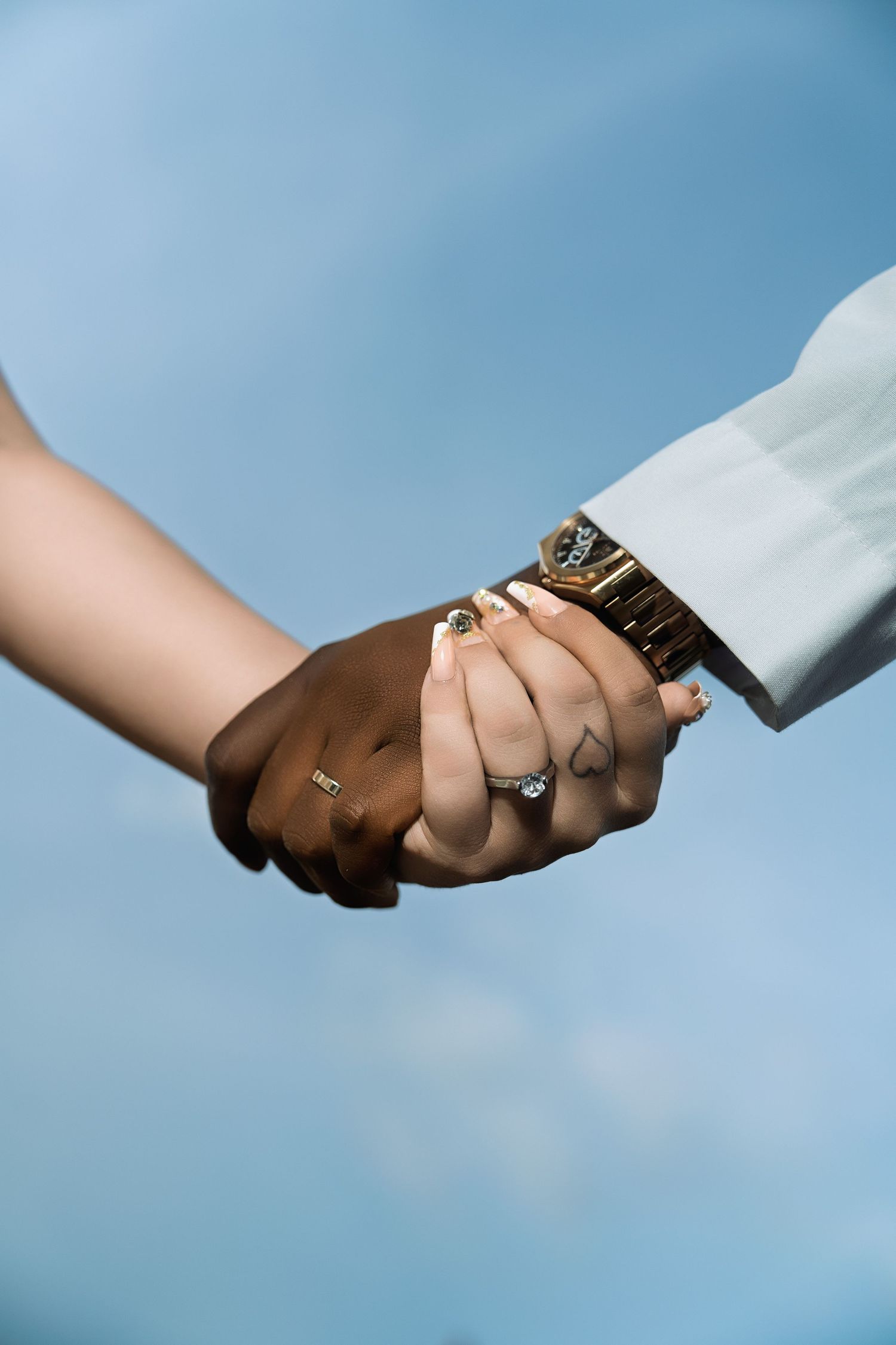 detail wedding ring photo with the bride and groom, photographed by Anny Productions Photography.