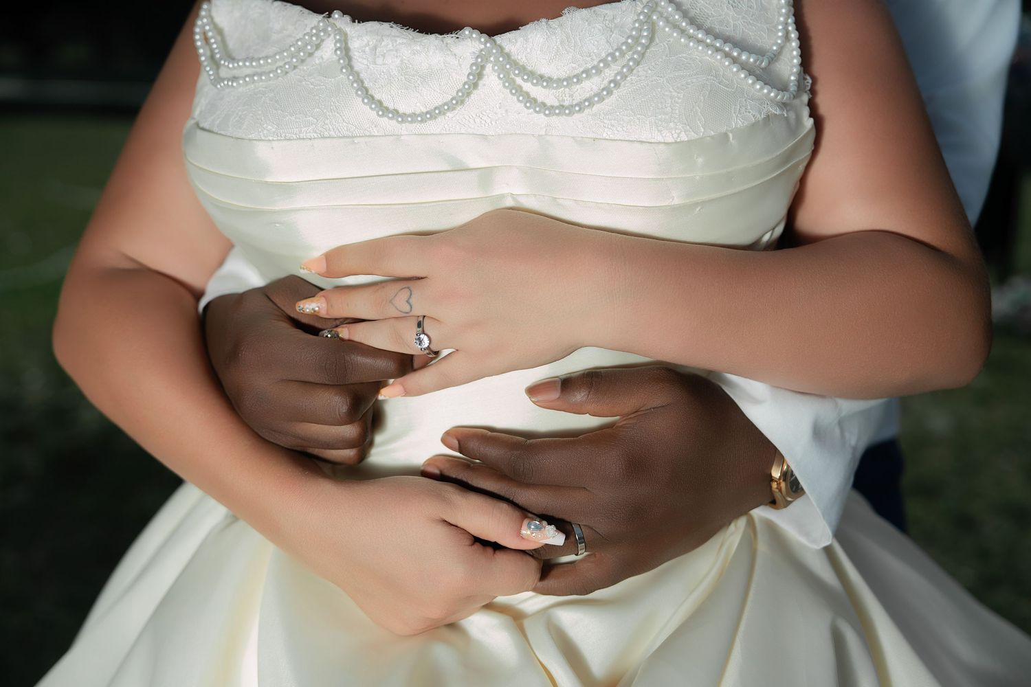 detail wedding ring photo with the bride and groom, photographed by Anny Productions Photography.