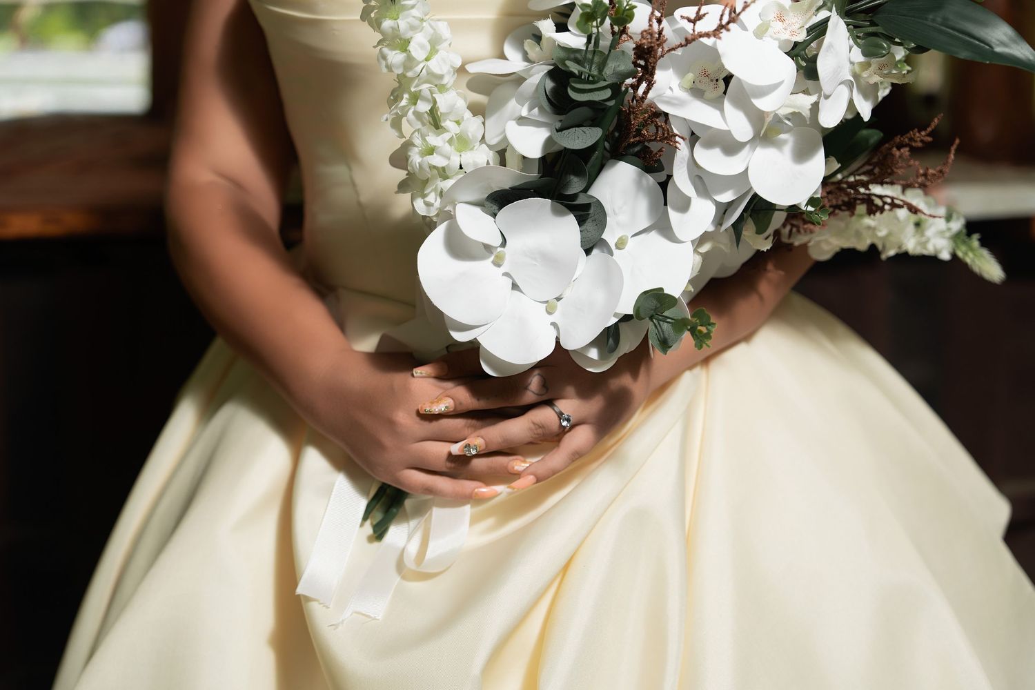 detail wedding ring photo with the bride, photographed by Anny Productions Photography.