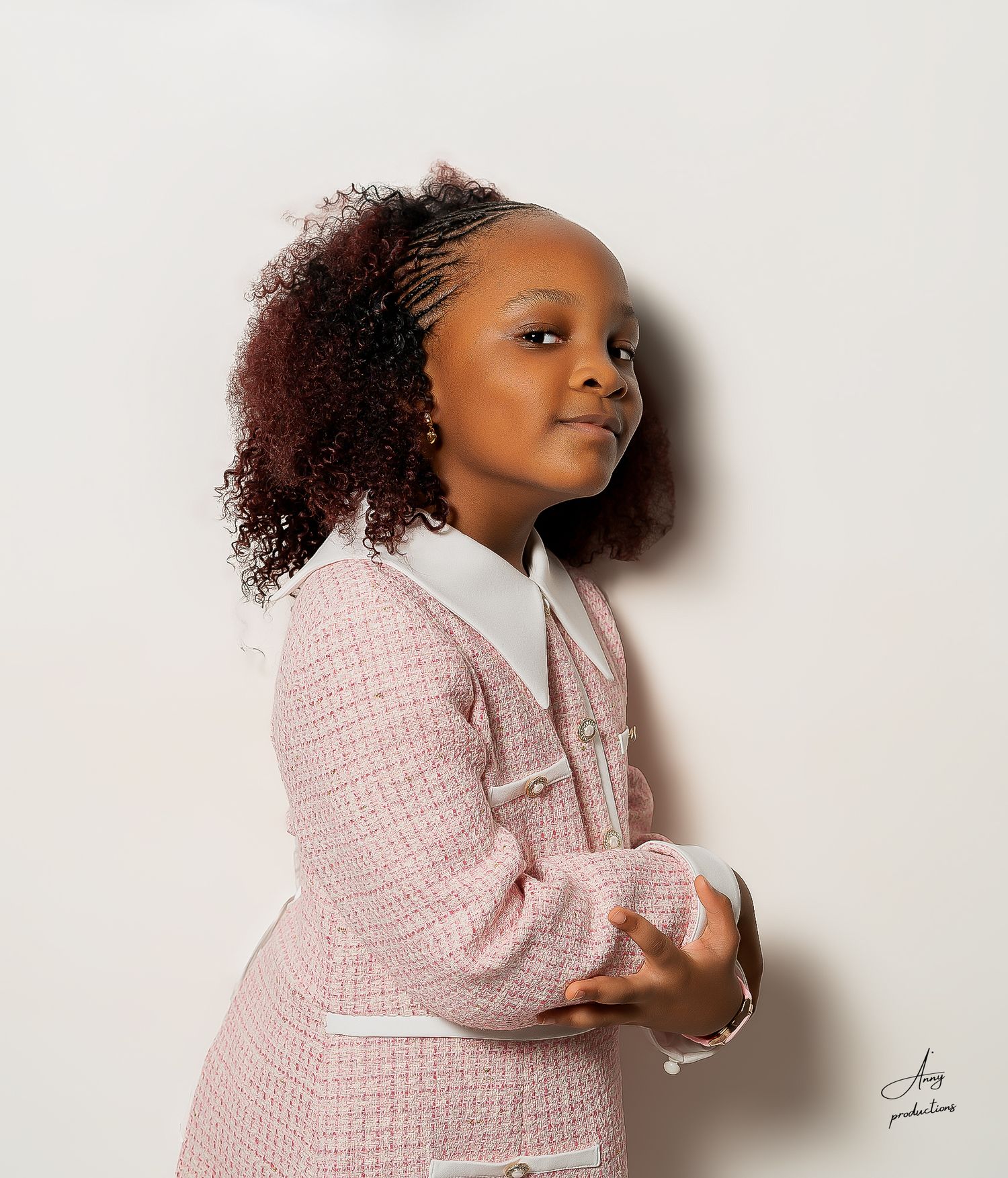 portrait photoshoot with a seven years old, photographed by Anny Productions Photography.
