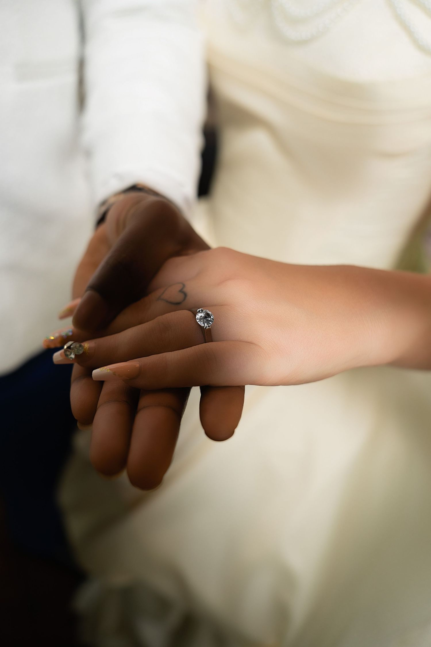 detail wedding ring photo with the bride and groom, photographed by Anny Productions Photography.