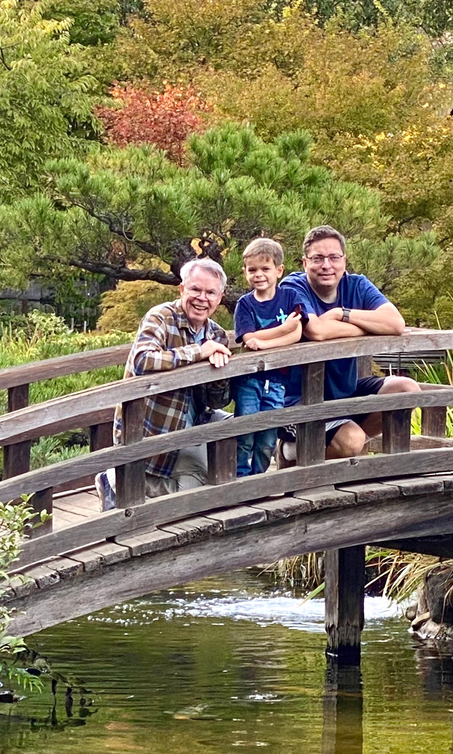 Cindy Tucey Photography photographs family on a bridge at Hakone Gardens in Saratoga, a great location for a family phot