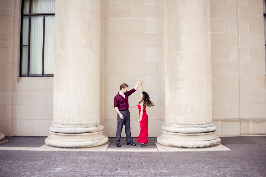 Couple dancing between the columns of the Nelson-Atkins Museum