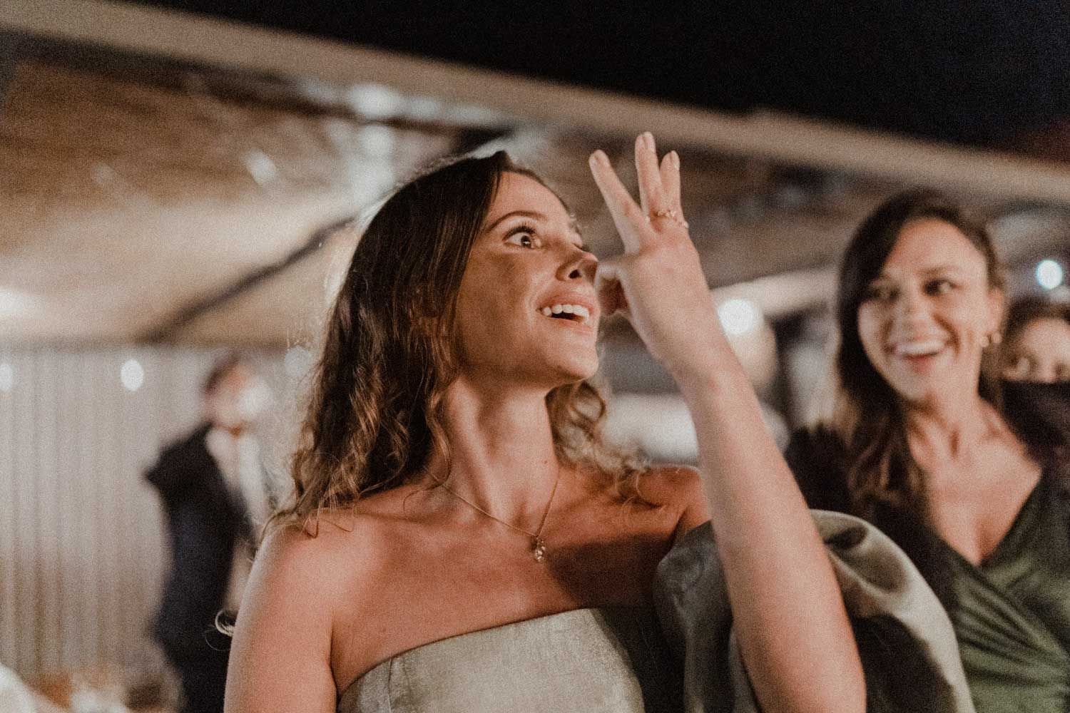 quinta do avesso wedding bouquet toss guests porto portugal