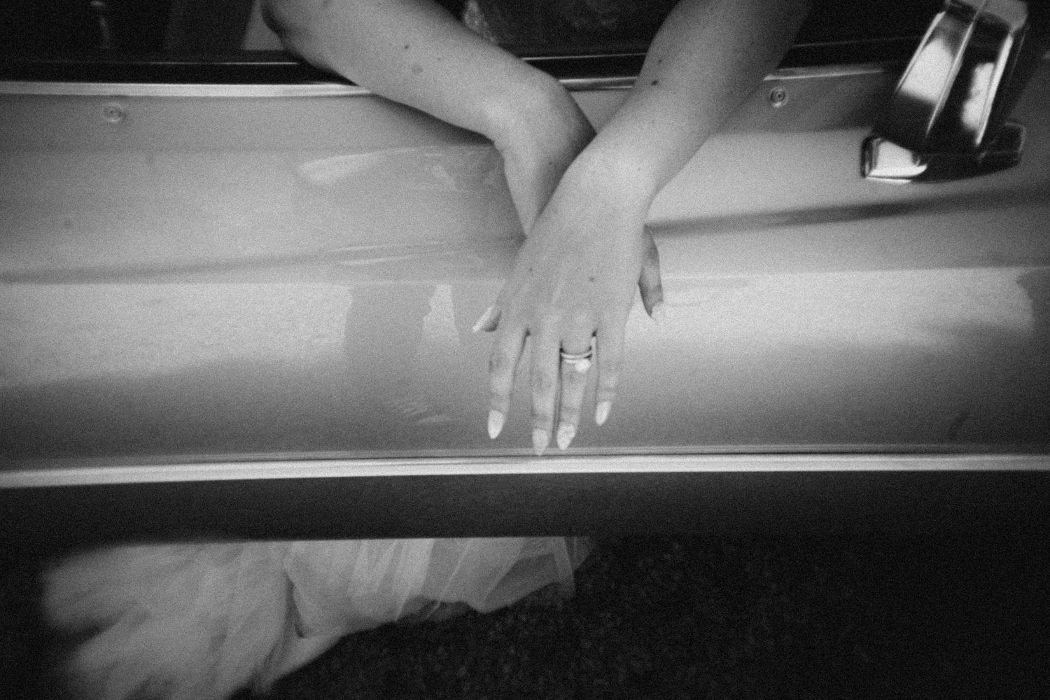 wedding couple hands detail classic car portugal