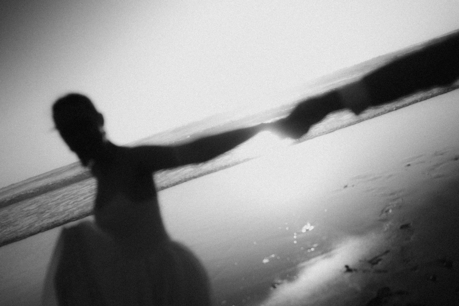 elopement couple with veil in the wind on the beach in portugal