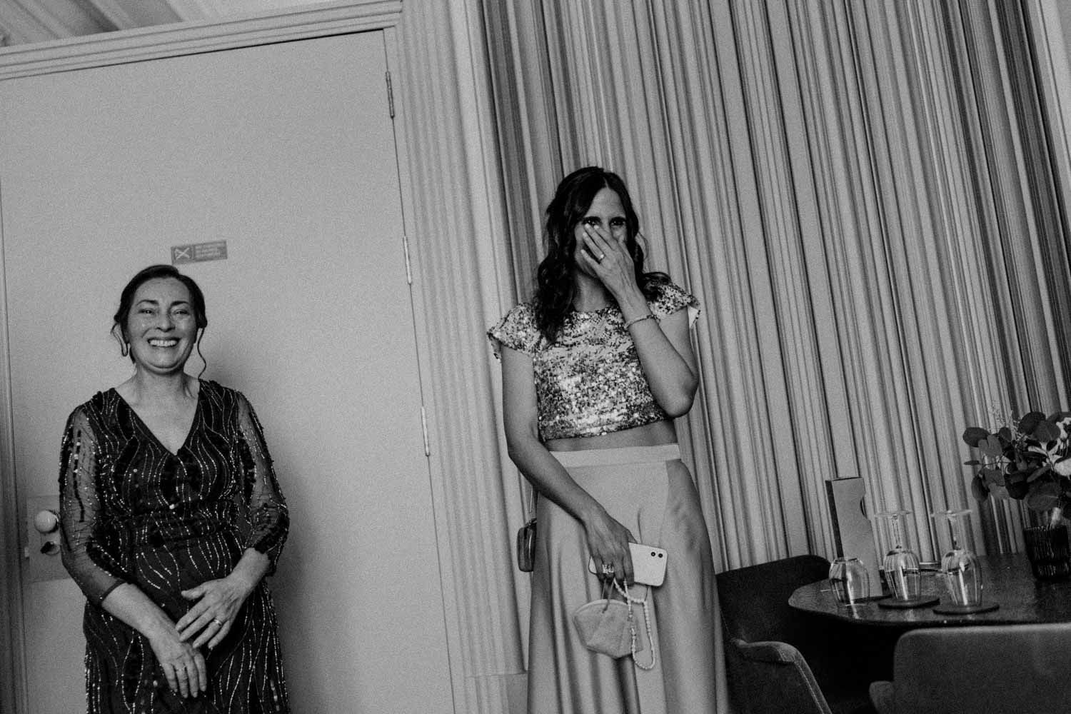 wedding guests candid moment villa foz hotel porto