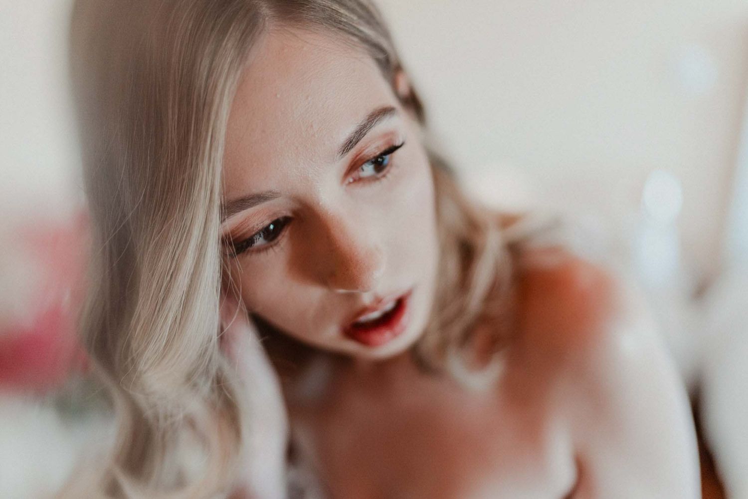 bride getting ready during wedding day in portugal