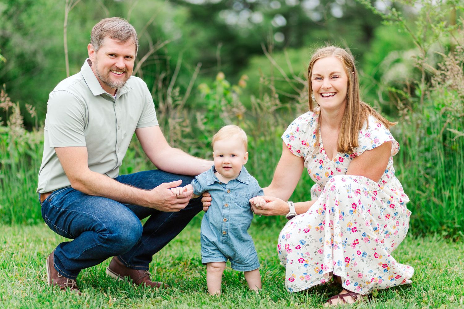 A family poses for a photo session in Hendersonville, NC