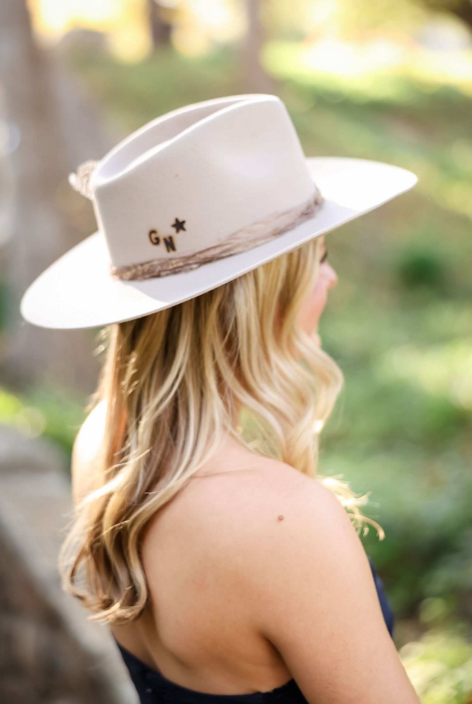 Highland Park senior photos featuring timeless, modern portraits captured by a DFW senior photographer in Highland Park, Texas.