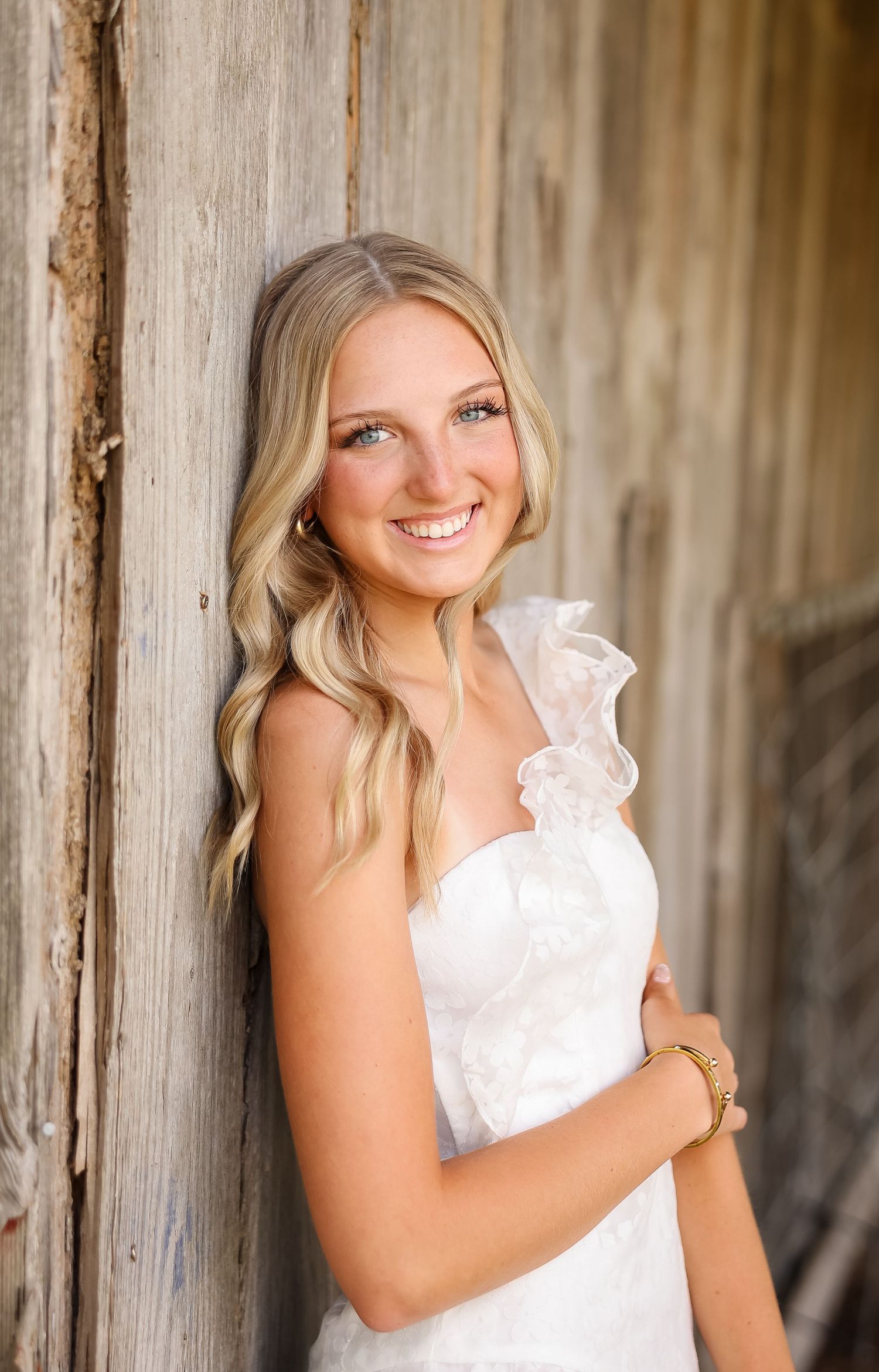 Highland Park senior photos featuring timeless, modern portraits captured by a DFW senior photographer in Highland Park, Texas.