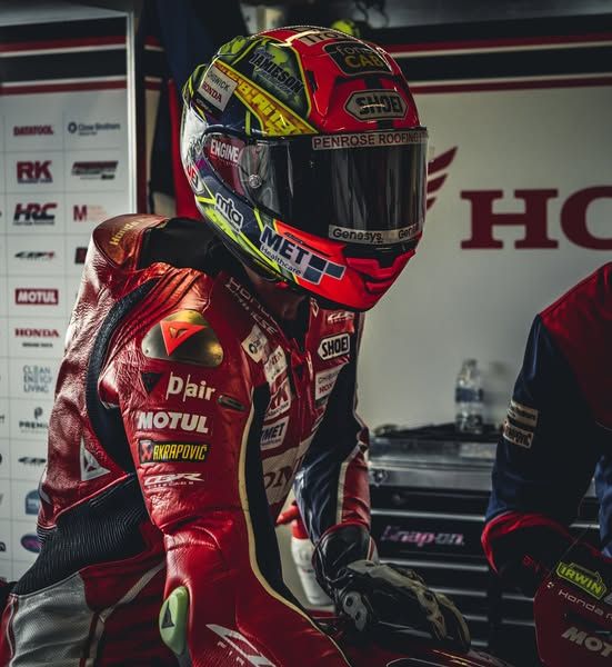 Sports motorcycle photography, motorcycle racing, track motorcycle photography