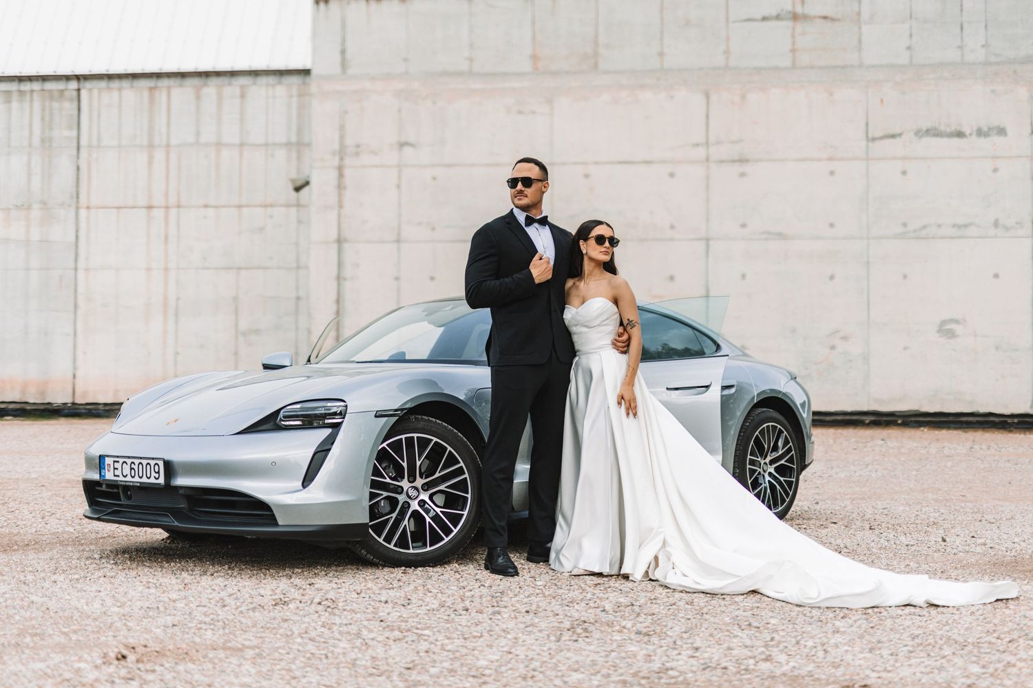 Vestuvių fotografija, jaunieji, nuotaka, jaunikis, automobilis