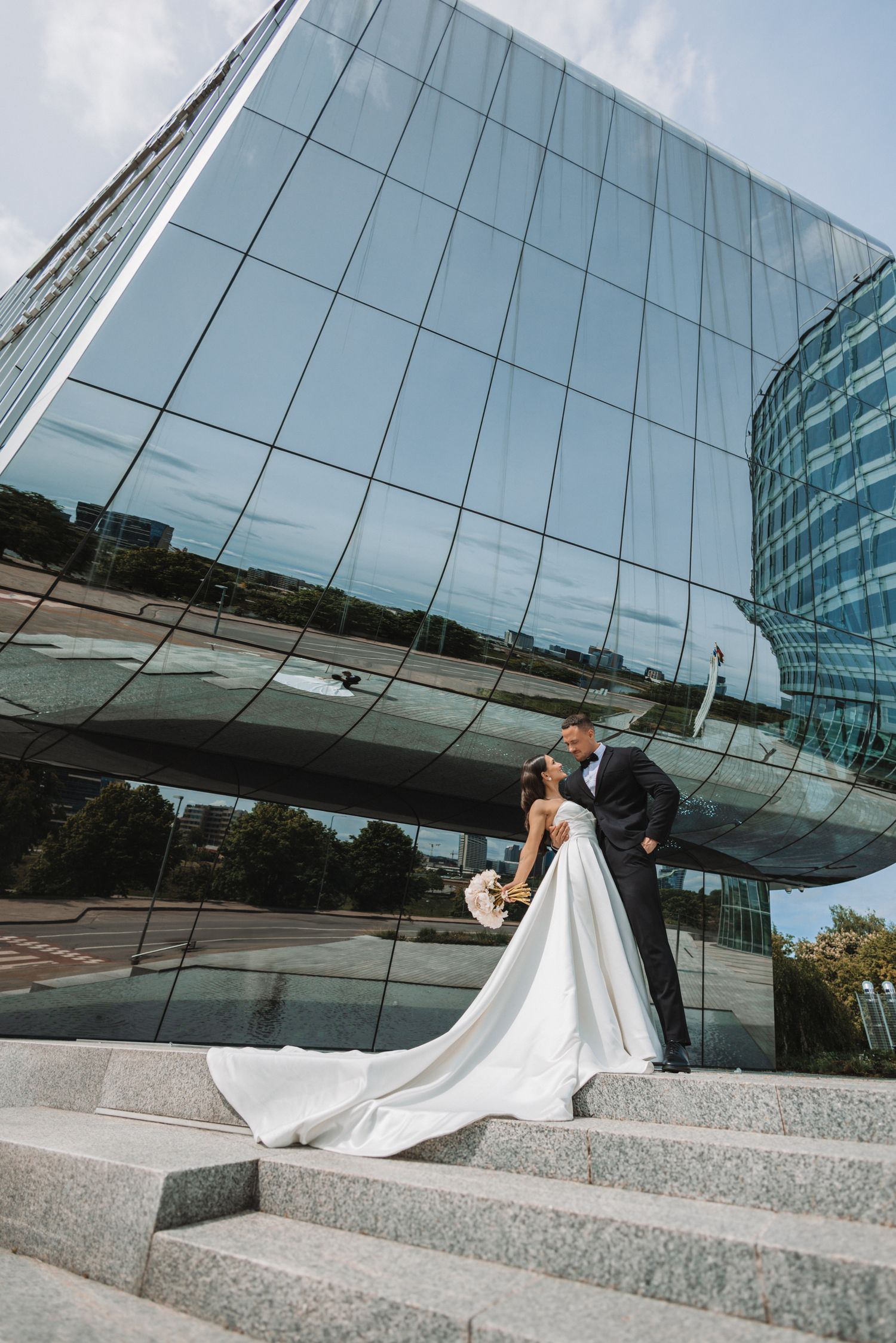 Vestuvių fotografija, nuotaka, jaunikis, architektūra