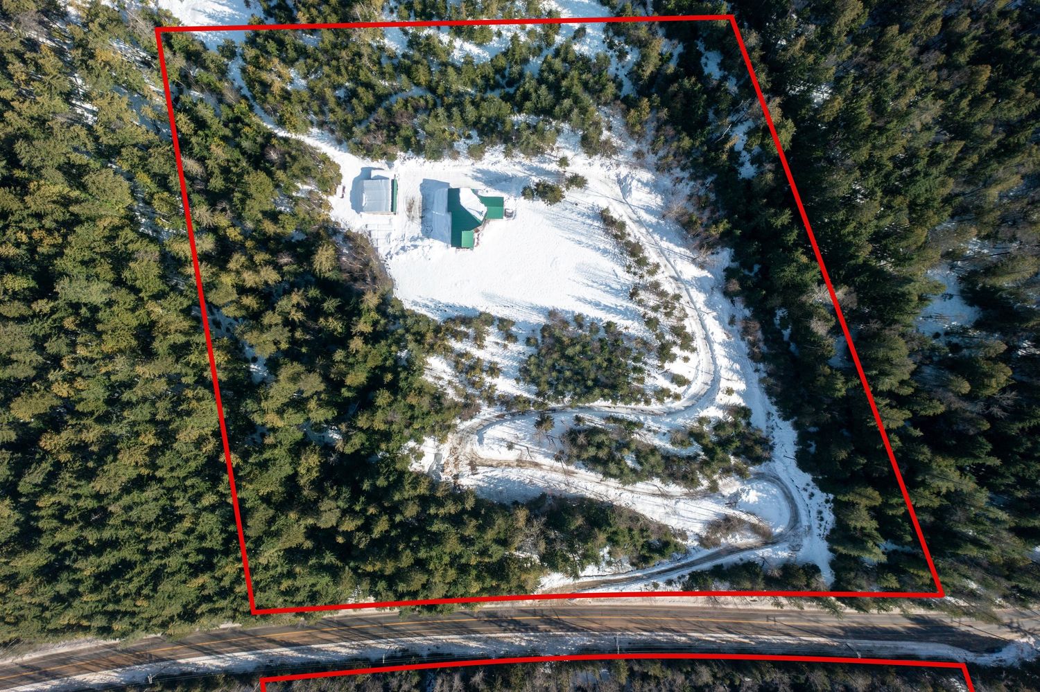 Professional real estate drone footage showcasing mountain views and property layout Revelstoke property photographer, high-quality real est