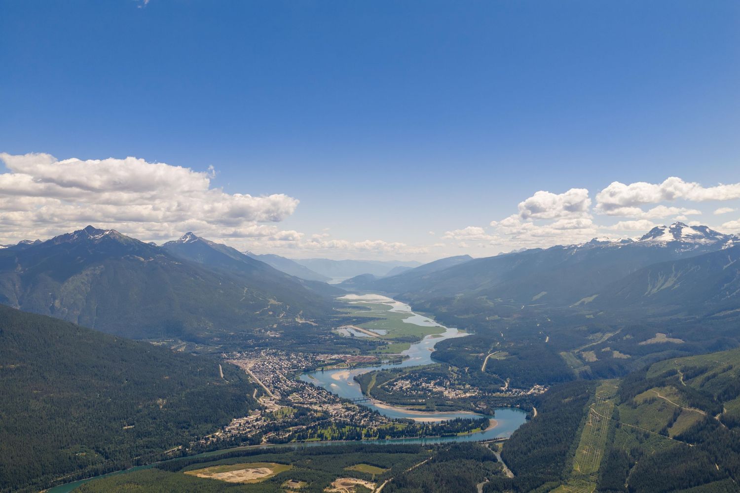 Revelstoke aerial drone shots, cinematic drone video, drone photographer in Revelstoke, aerial footage for real estate, drone shots of Revel