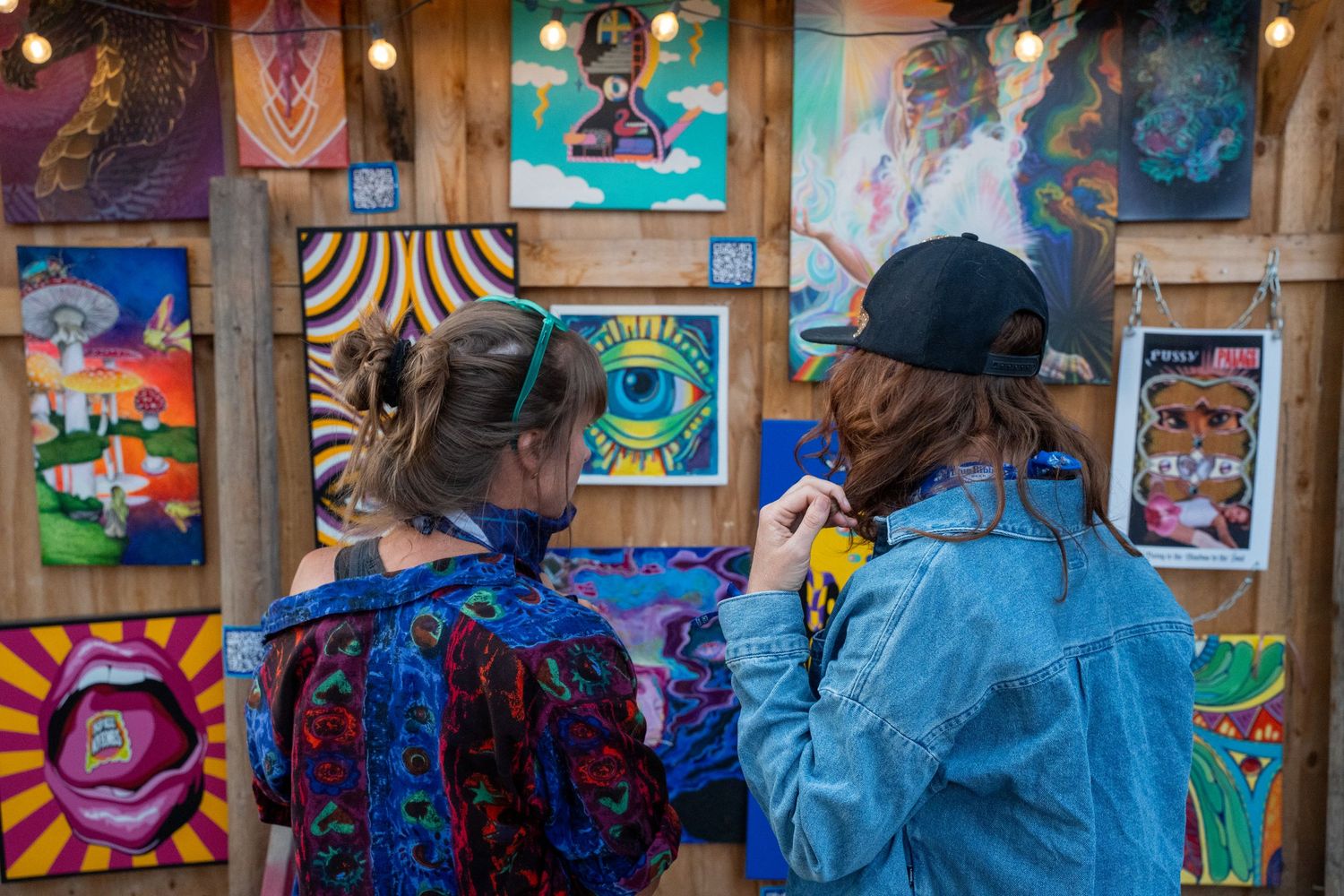 Wicked woods 2025 artist photography at event by mike graves crowd and performer photography, Revelstoke event documentation