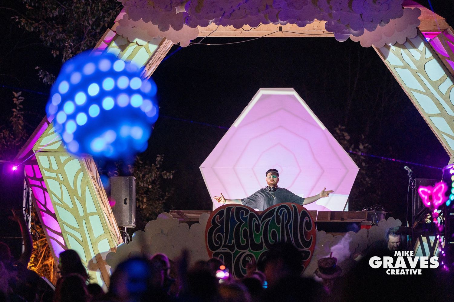Burchill at electric love music festival 2025 DJ photography by mike graves crowd and performer photography, Revelstoke event documentation