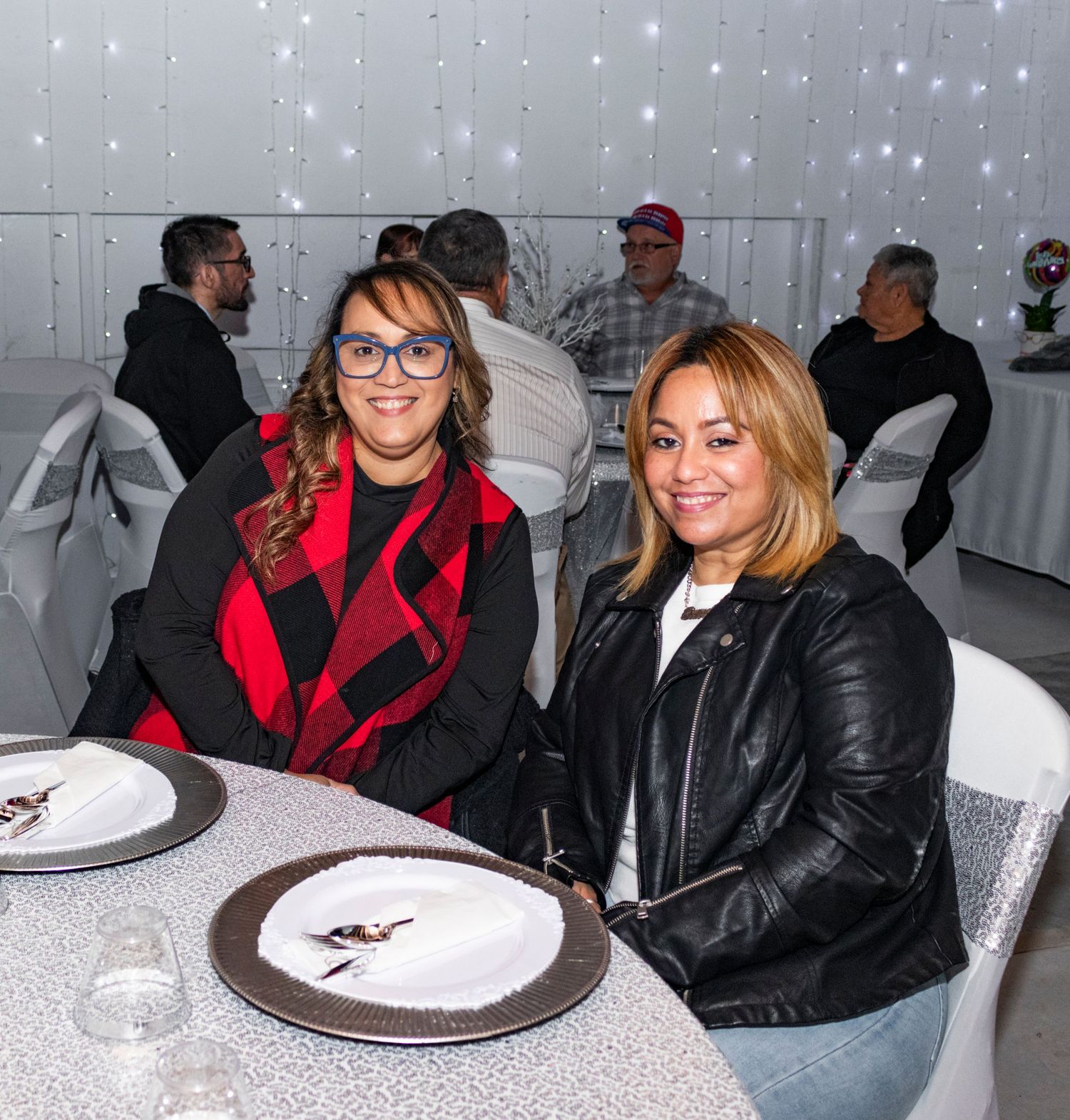People seated at a table with a large white plate that has a special pattern design made from cocoa powder.