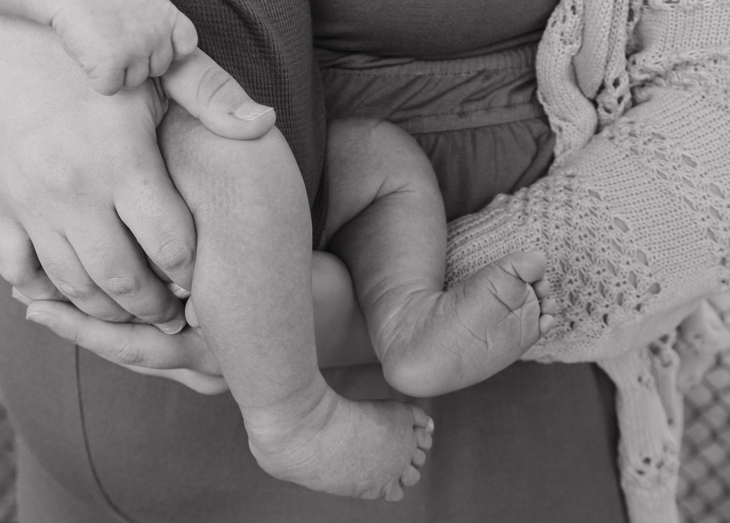 Lifestyle newborn photos
Outdoor inspiration poses
west michigan photographer
Reed City, Big rapids MI
Photo By: Lydia Rae Photography