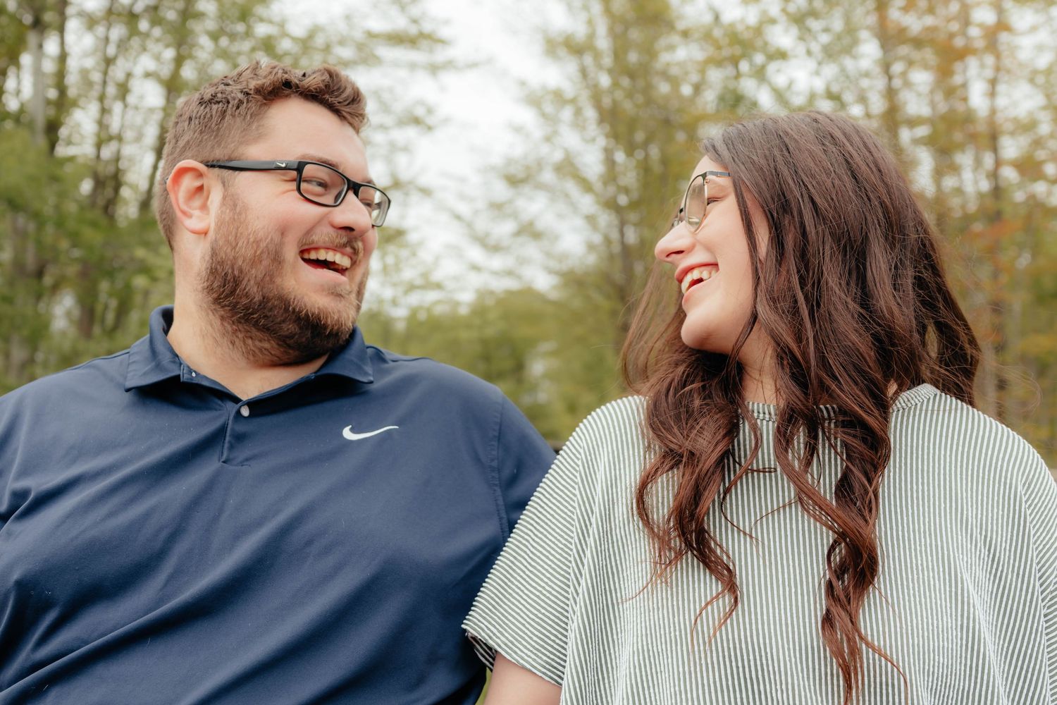 Outdoor Couples Photos inspiration poses
True to color 
west michigan
Big Rapids, MI 
Photo by: Lydia Rae Photography