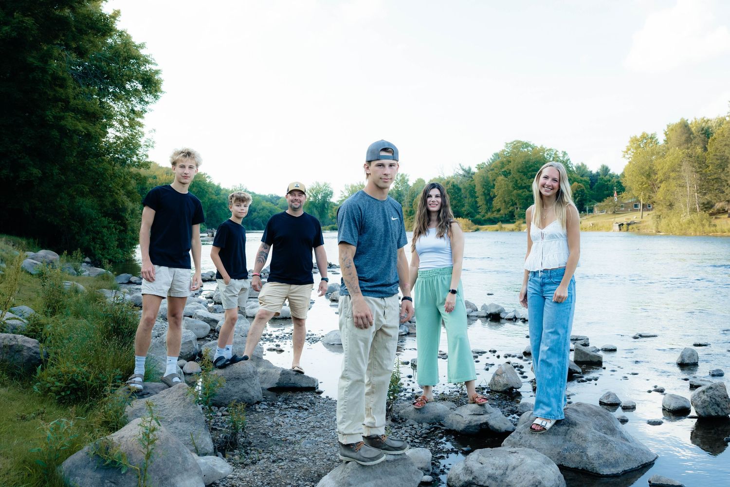 Large Family photos outdoor river
Older children
West michigan 
big rapids mi area
Photo by: Lydia Rae Photography