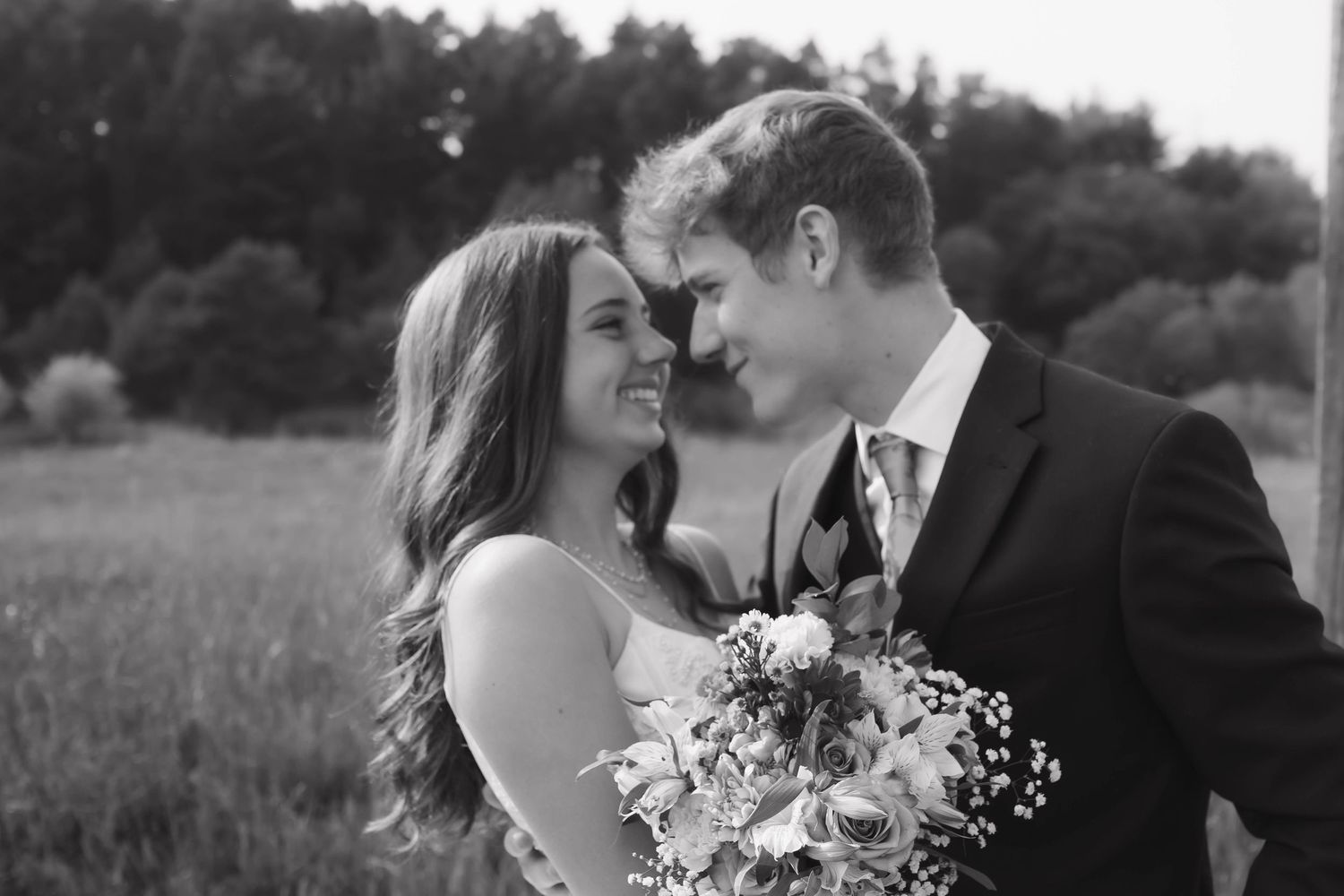 Outdoor wedding photos 
Photo by: Lydia Rae Photography