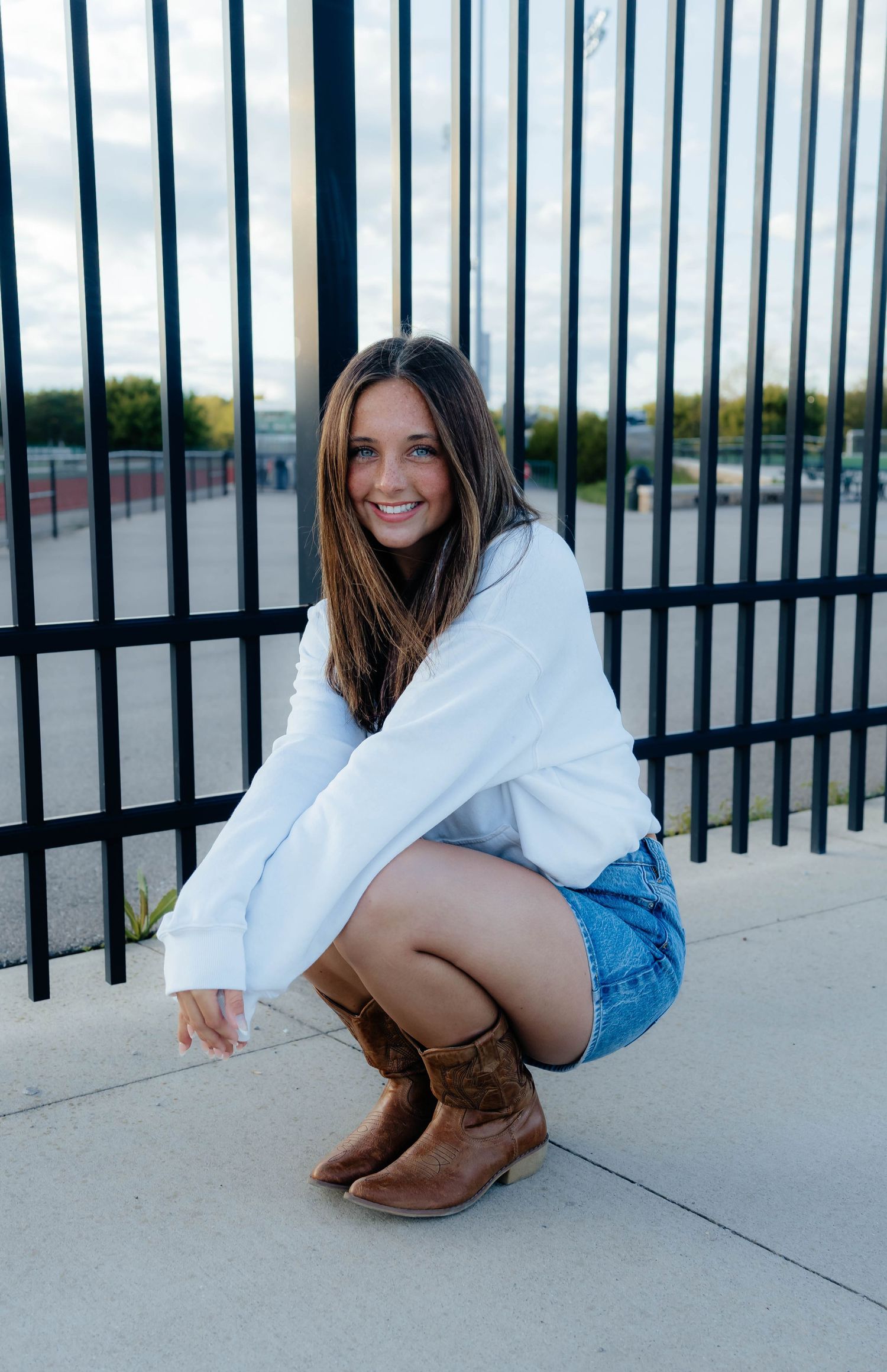 Senior girl grad photos
Cap and gown ideas
West michigan 
big rapids mi area
Photo by: Lydia Rae Photography
